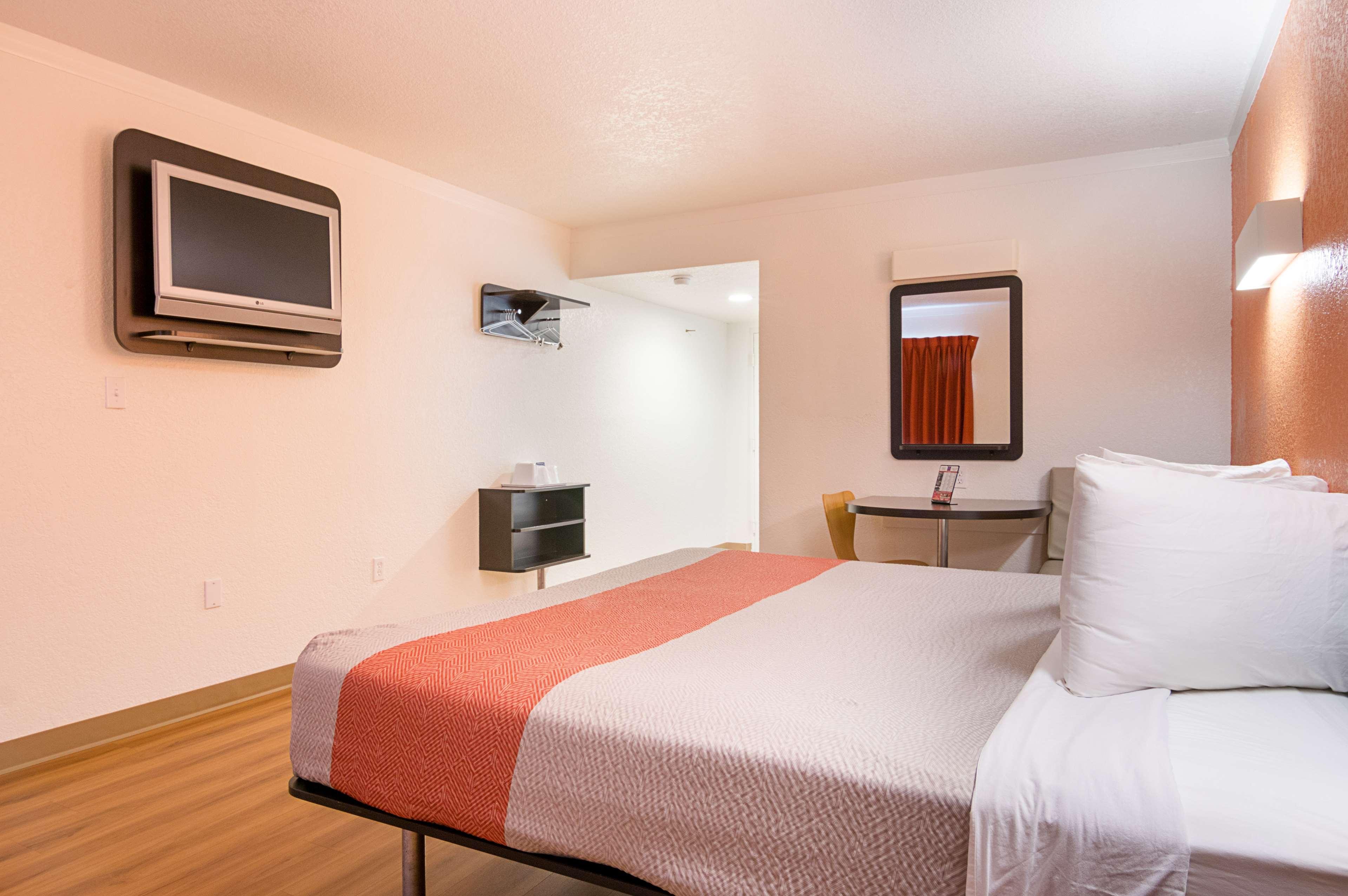 Motel 6 Tampa - Fairgrounds