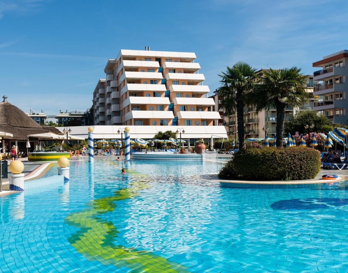 Aparthotel Holiday - photo