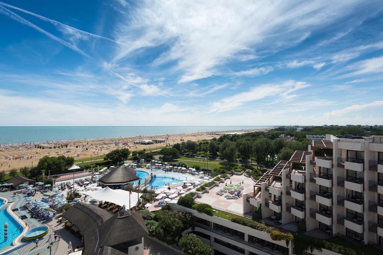 Aparthotel Holiday - photo