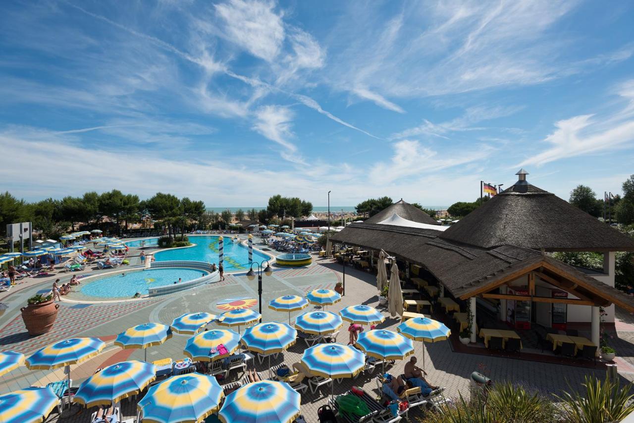 Aparthotel Holiday - photo