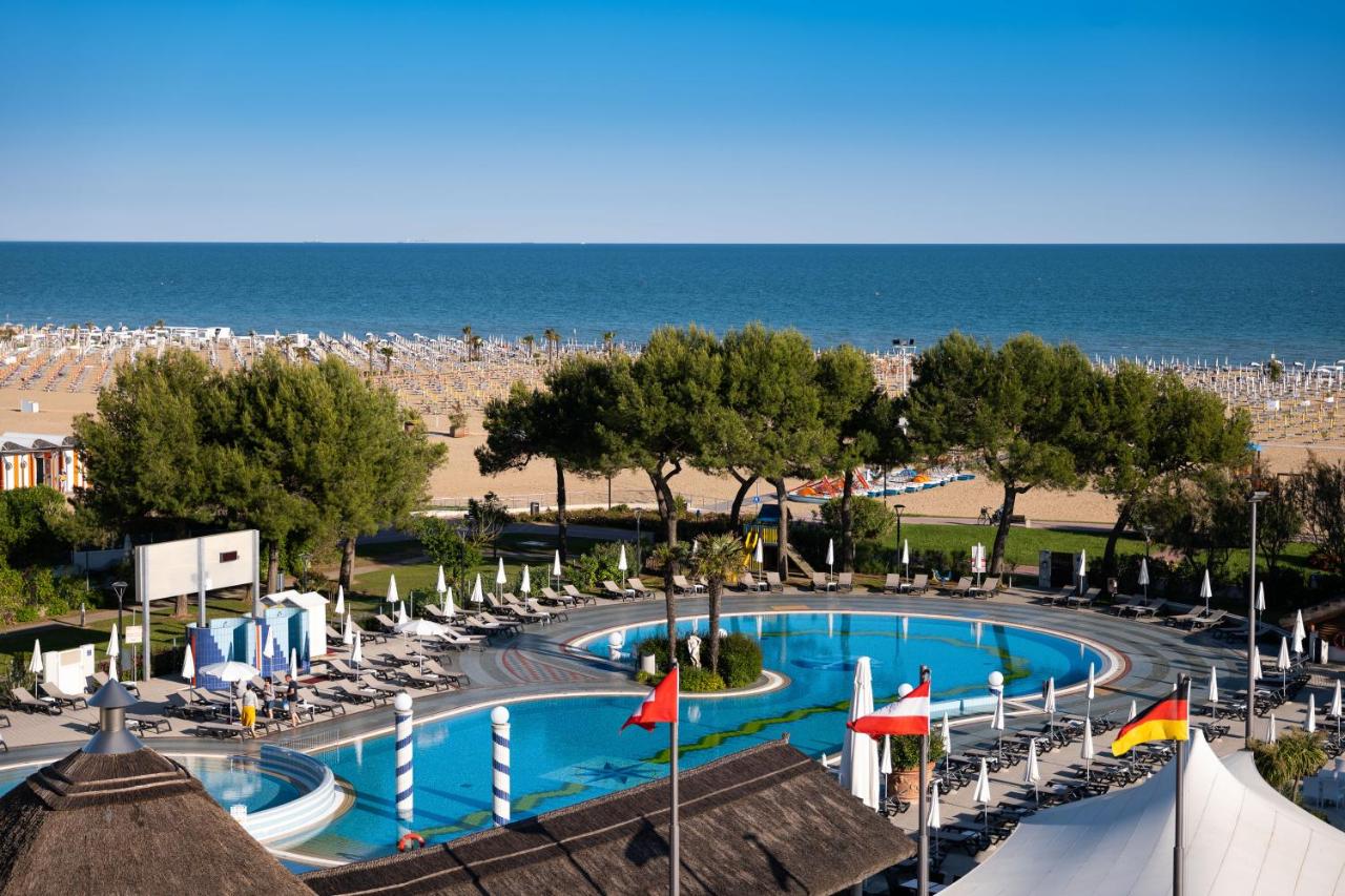 Aparthotel Holiday - photo