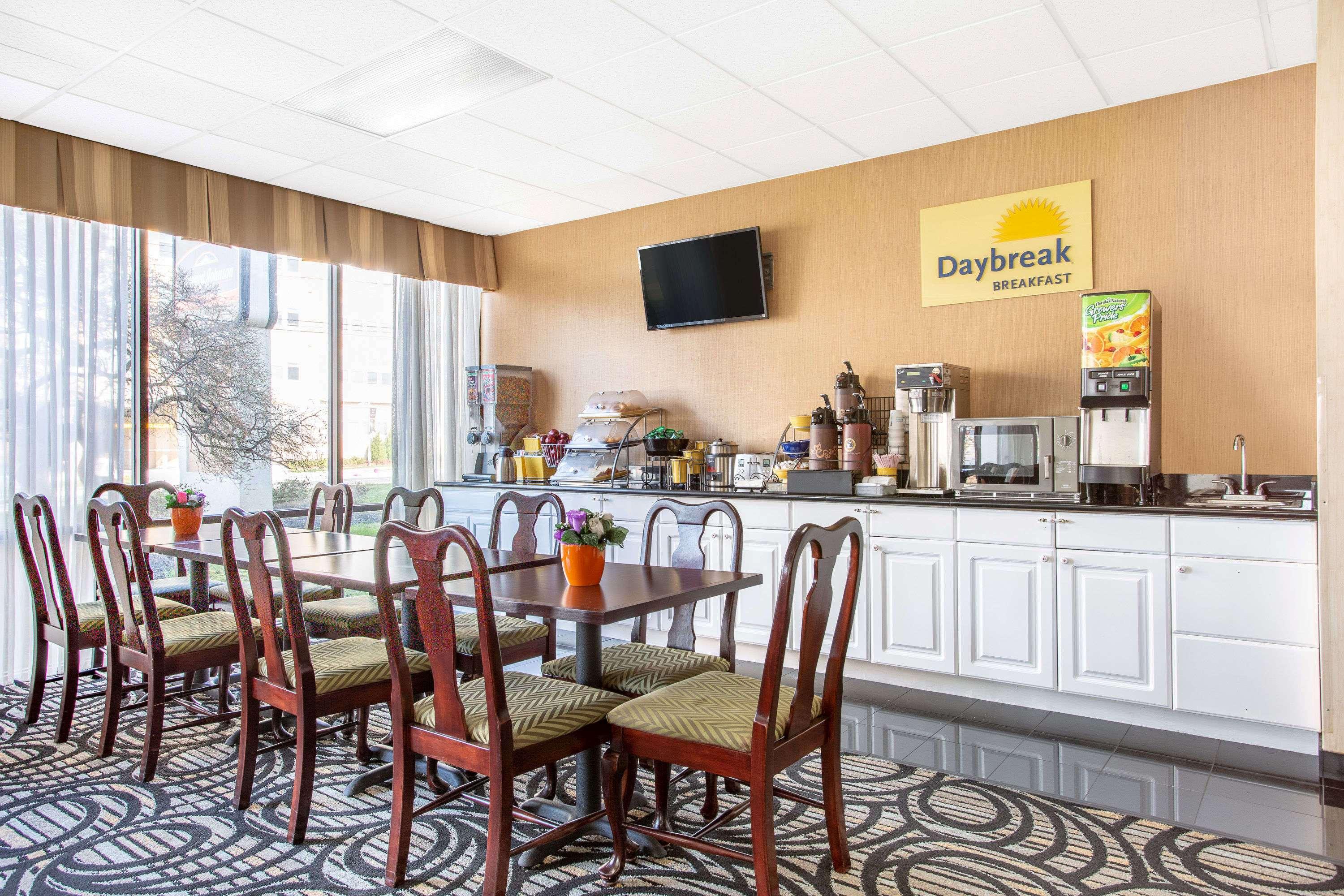 Days Inn by Wyndham College Park