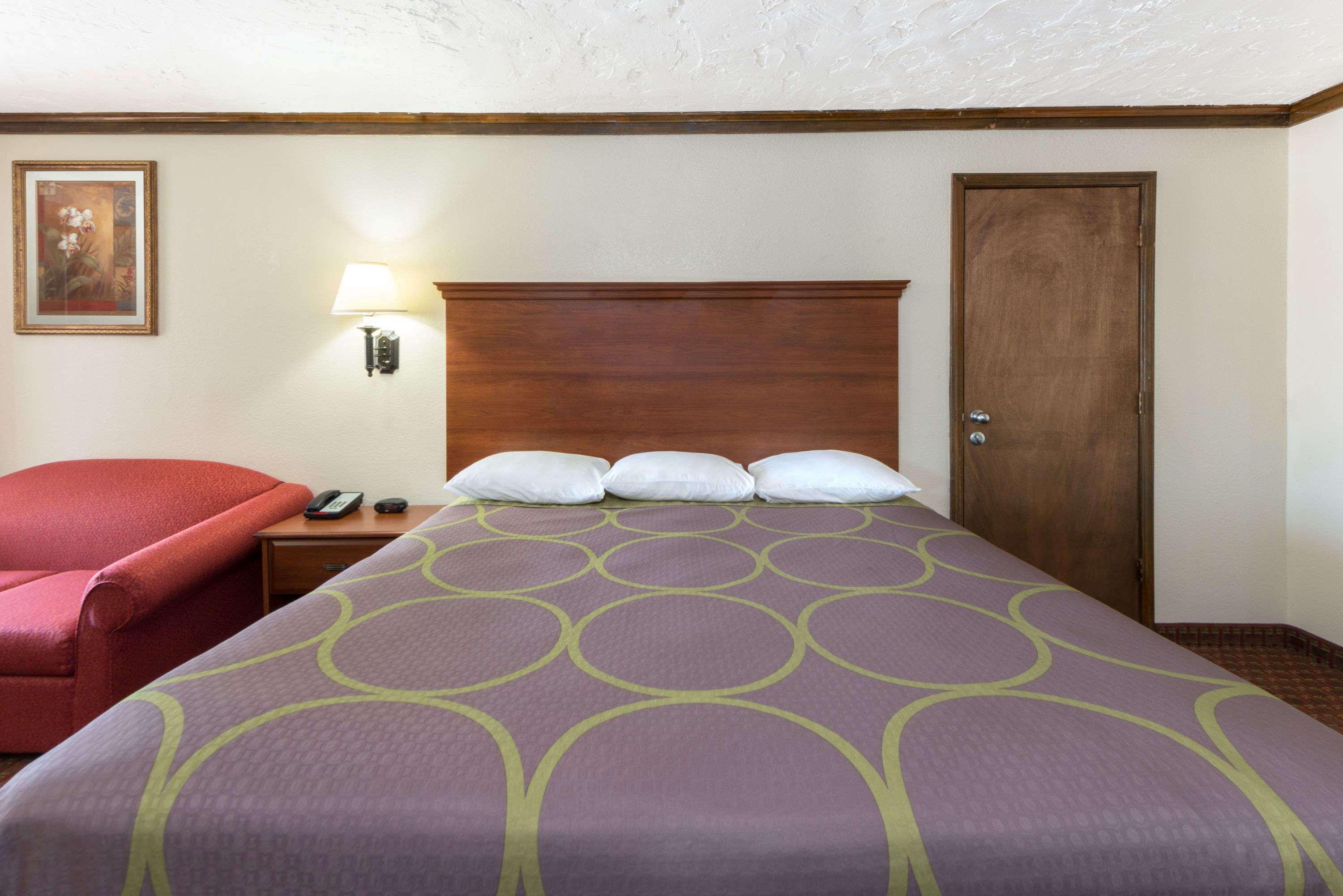 Super 8 By Wyndham Enid