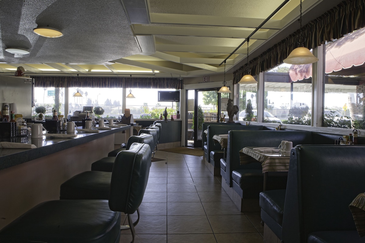 Lamp Liter Inn by null