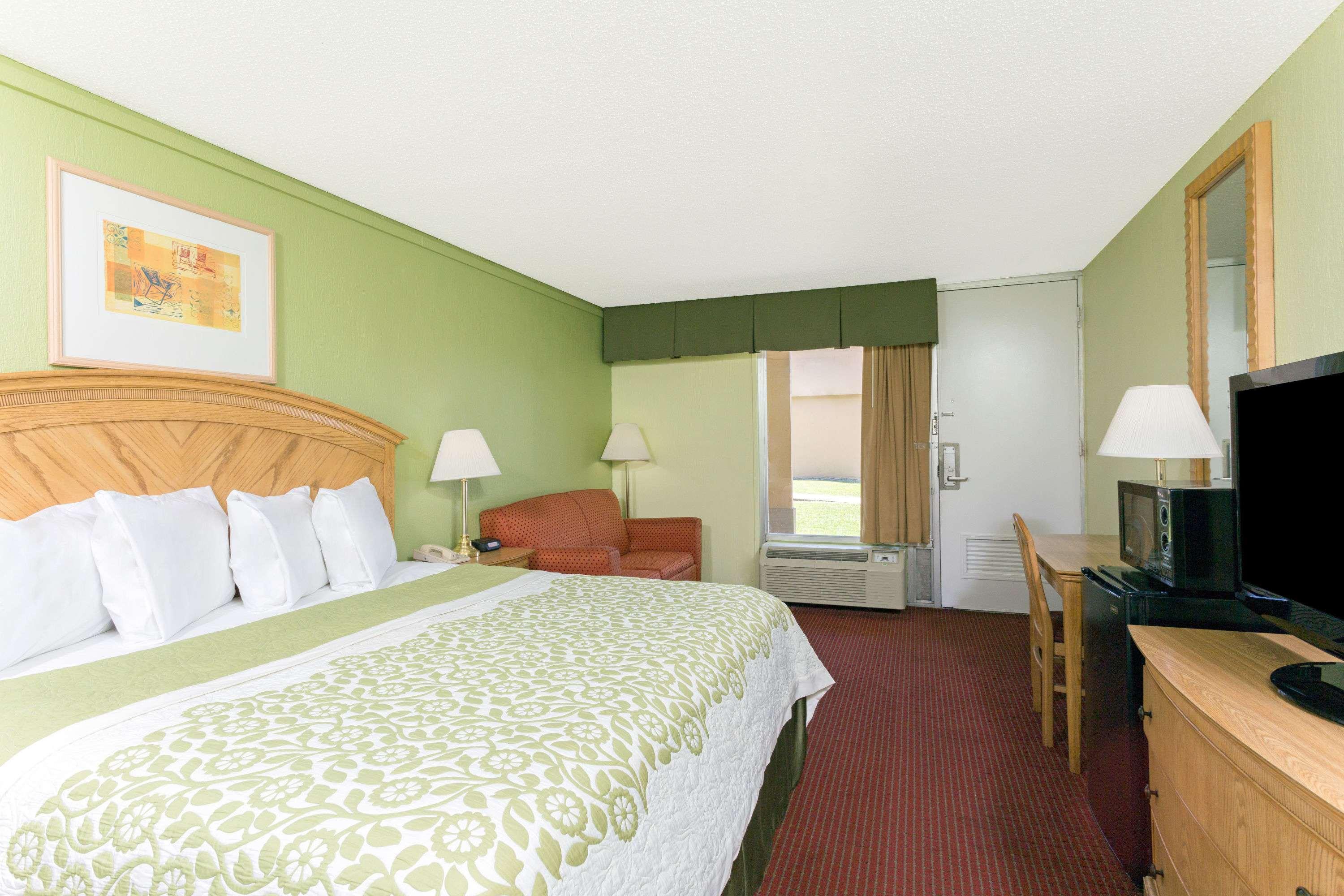 Days Inn By Wyndham Washington