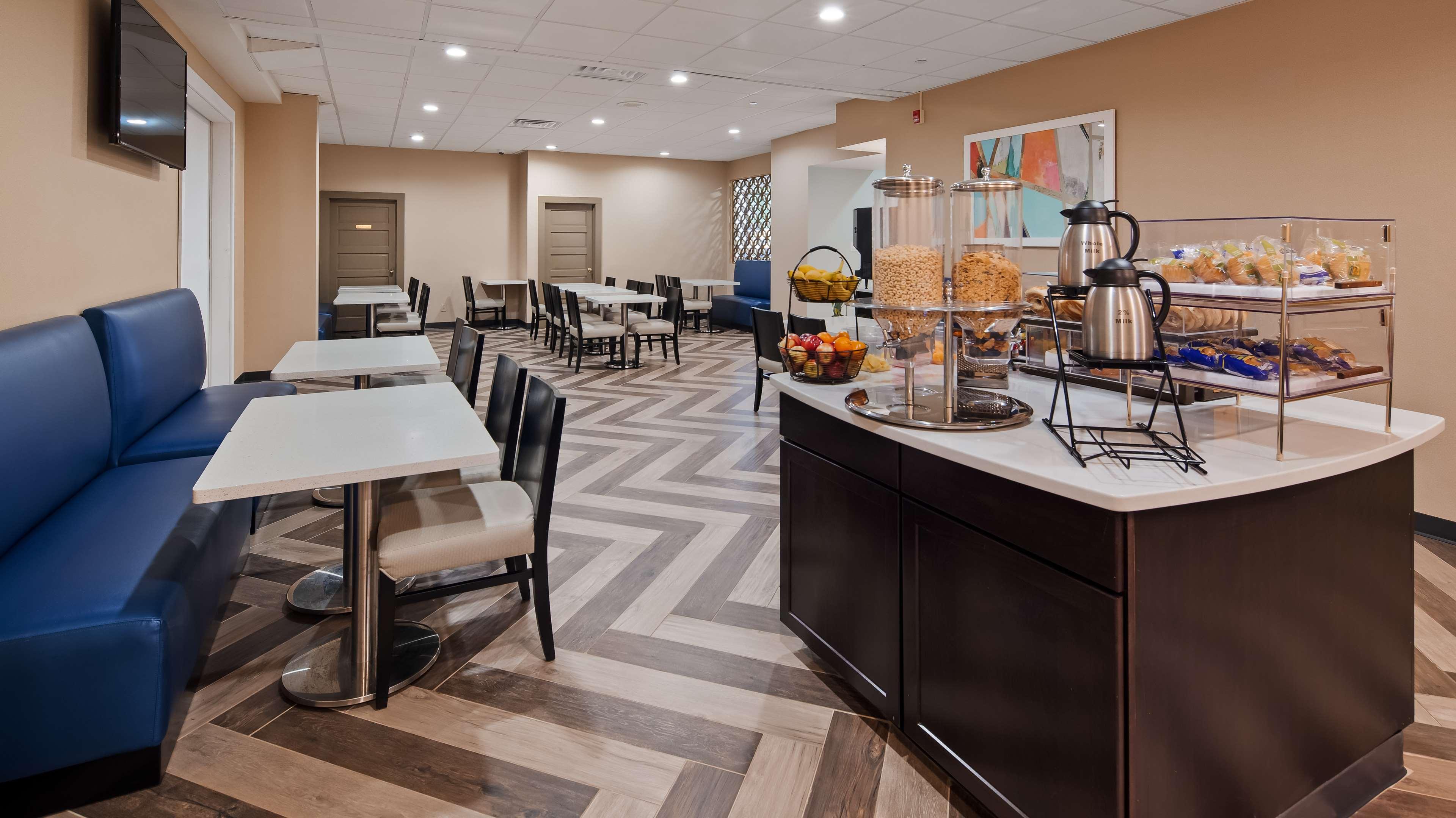 Best Western Plus Landmark Inn