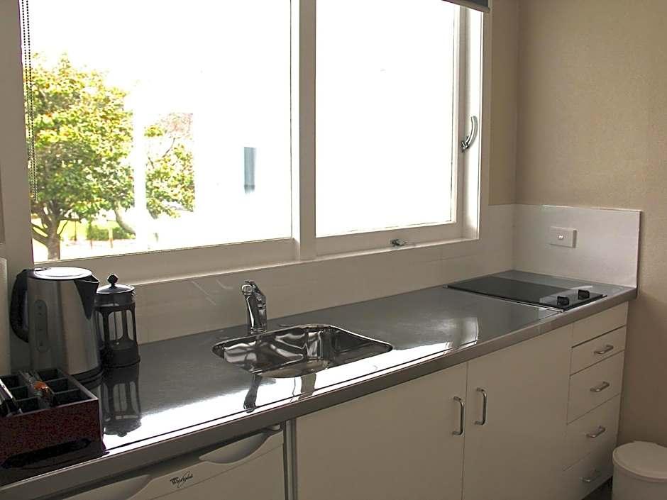 Hananui Lodge and Apartments