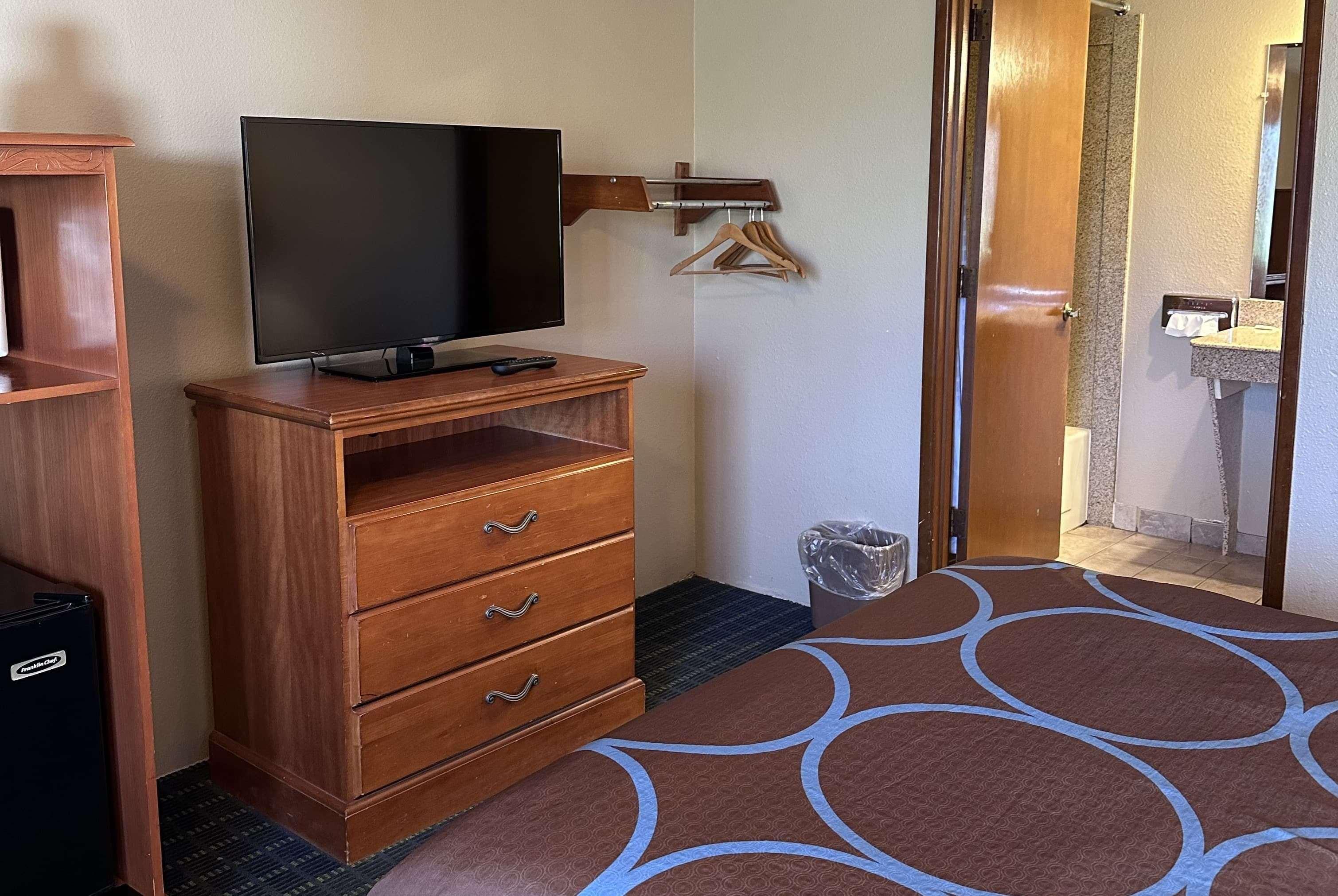 Super 8 By Wyndham Vancouver East