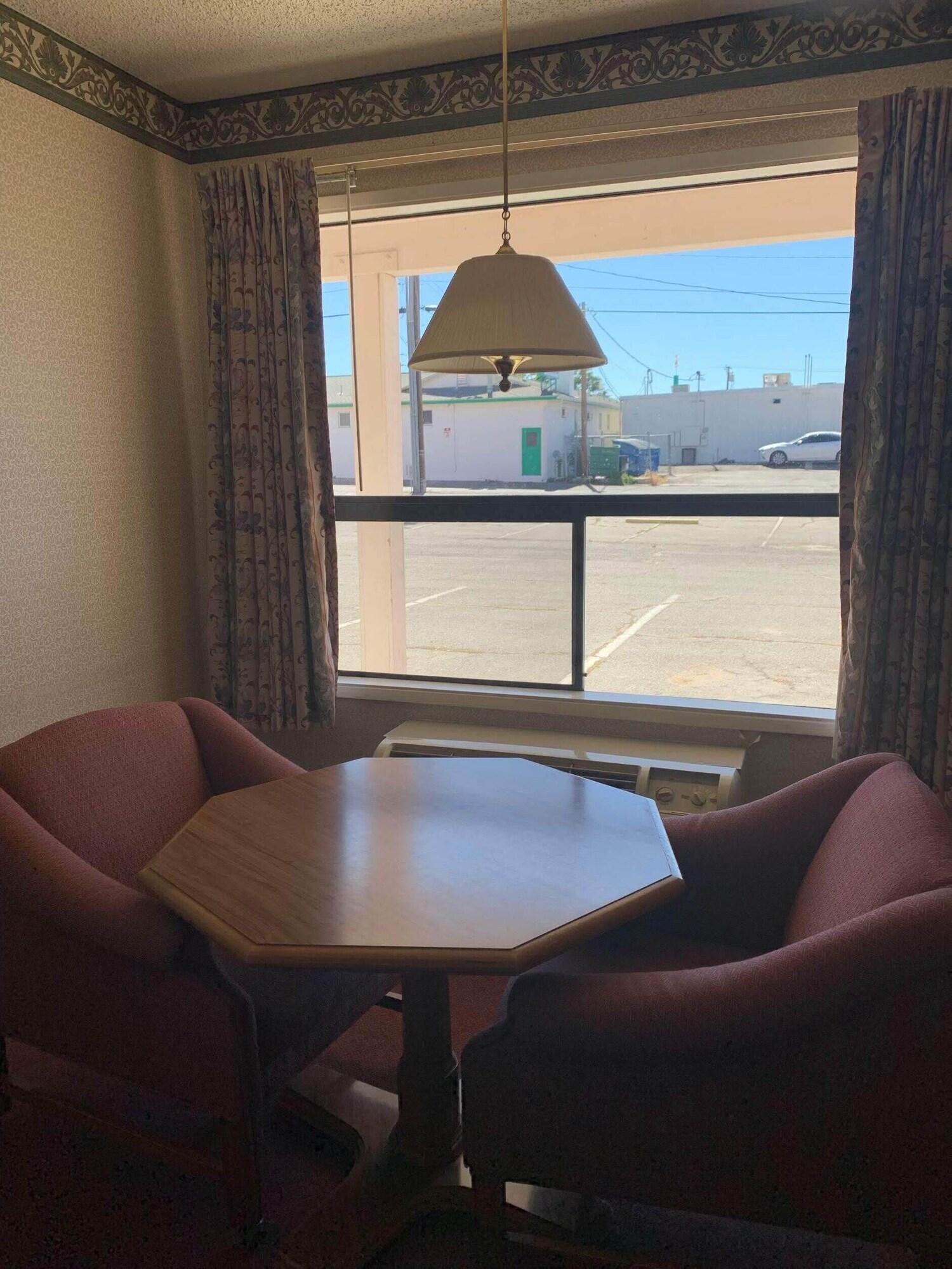 Econo Lodge Inn & Suites Winnemucca