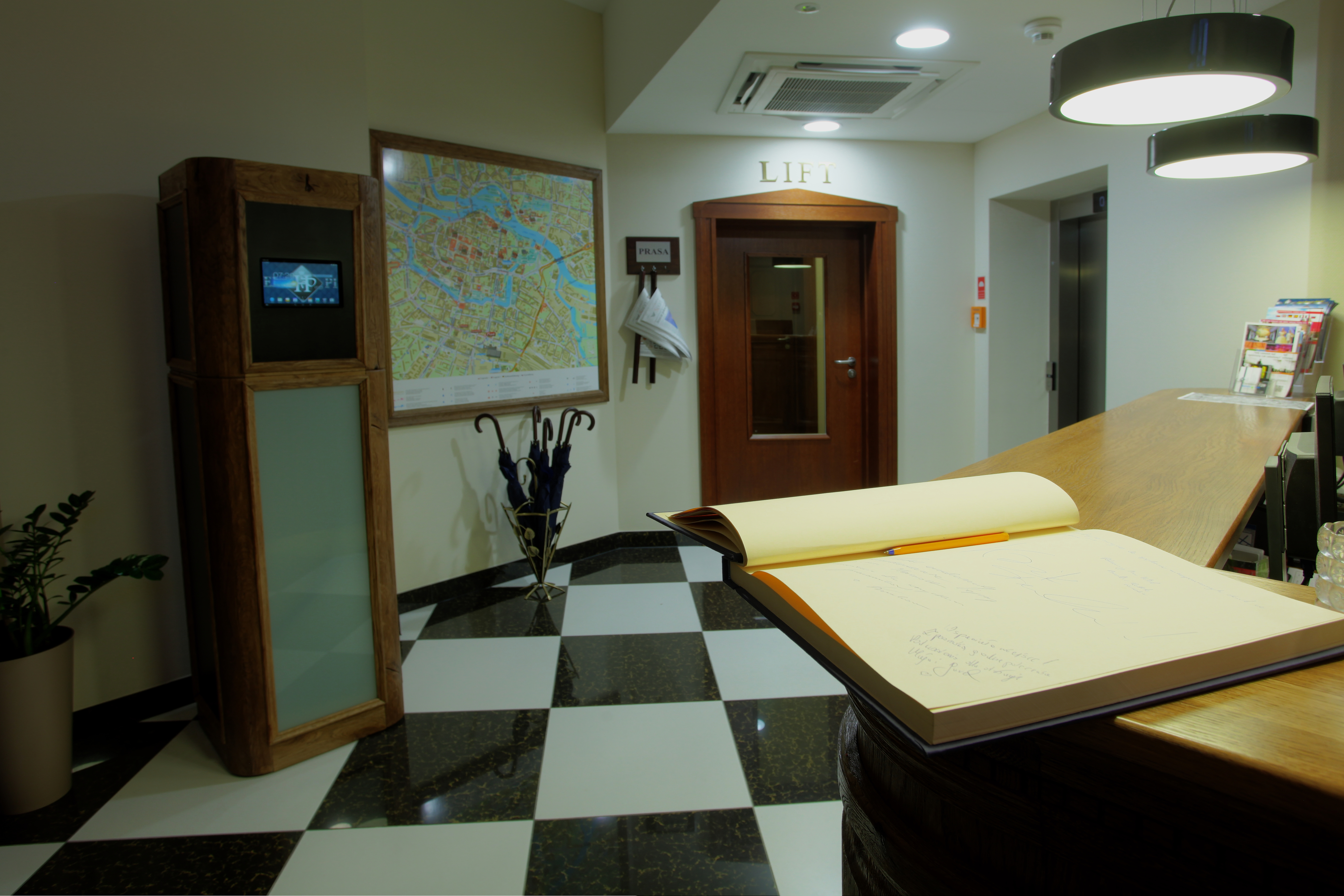 Piast Hotel - фото