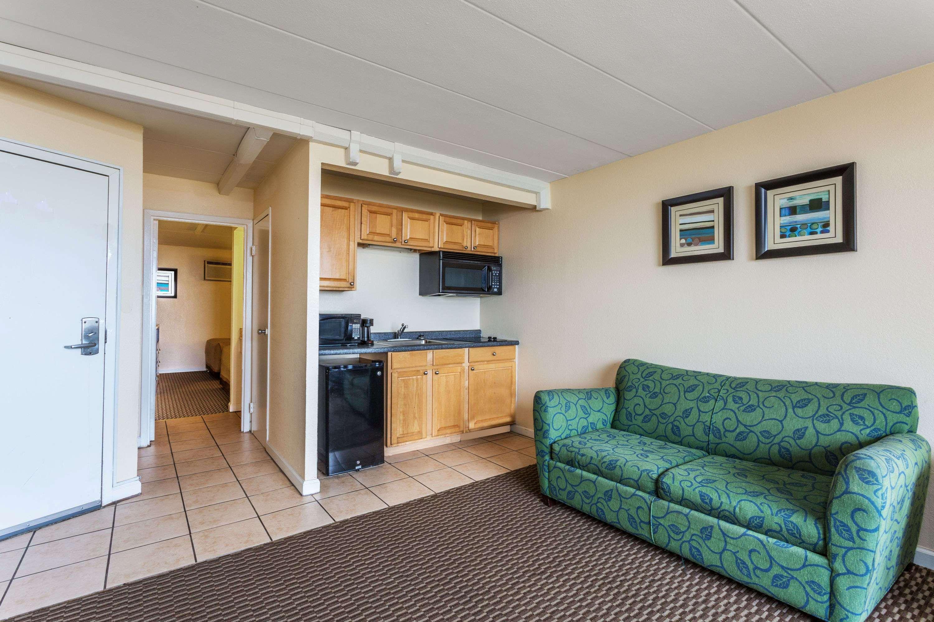 Travelodge by Wyndham Stes Virginia Beach Oceanfrt
