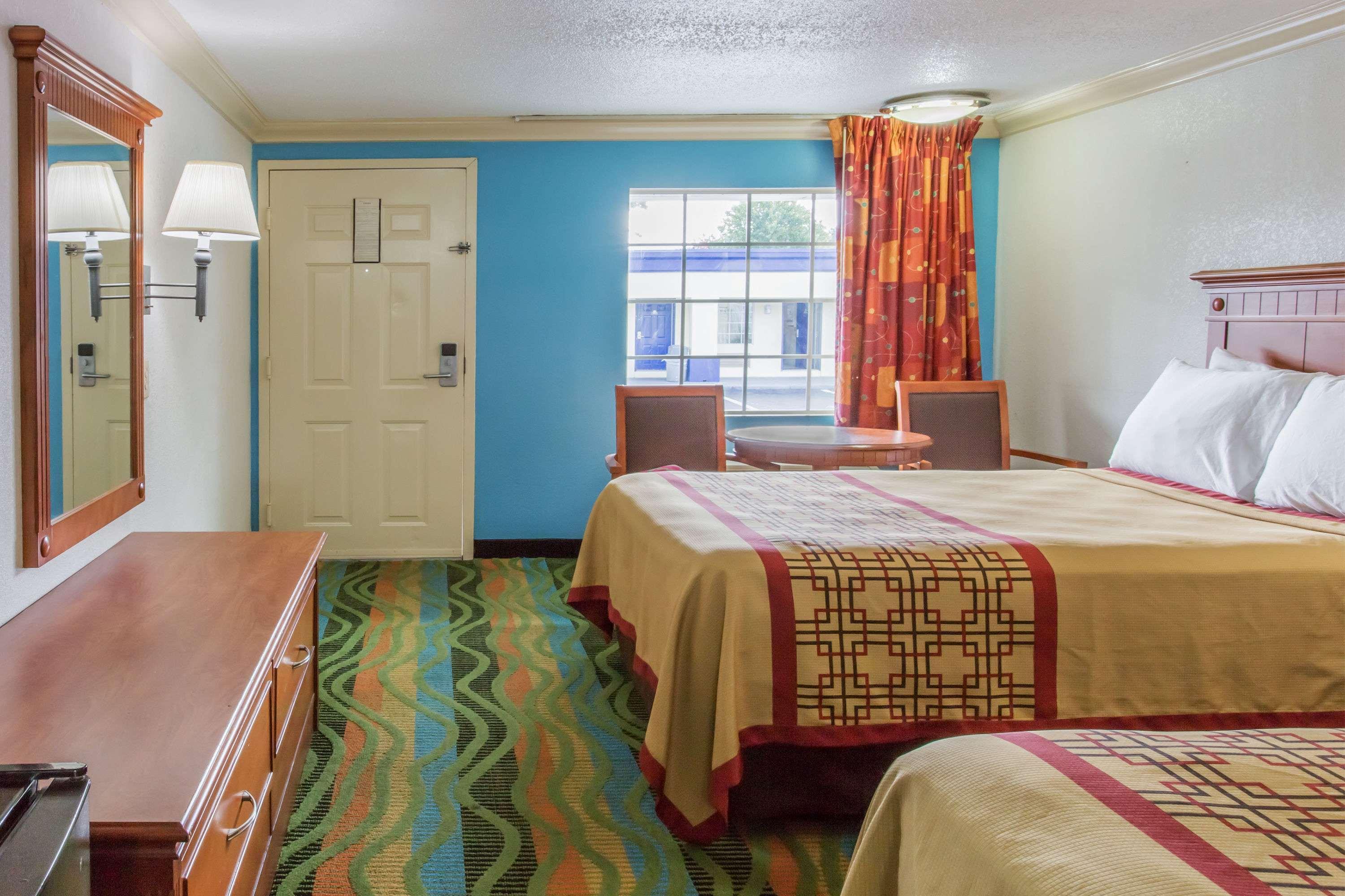 Days Inn By Wyndham Virginia Beach Town Center