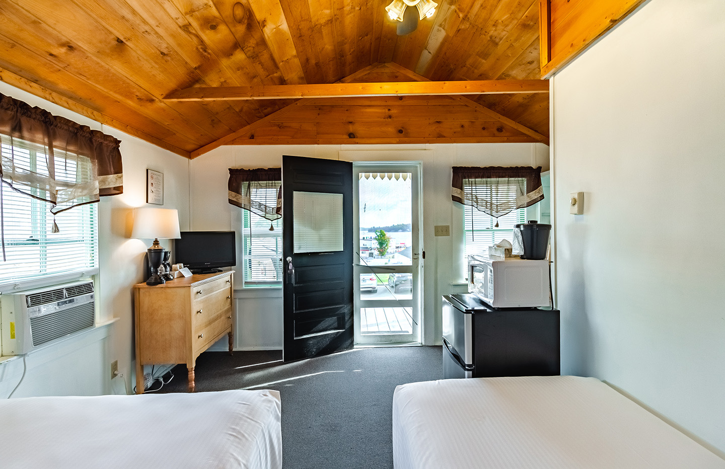 Half Moon Motel & Cottages