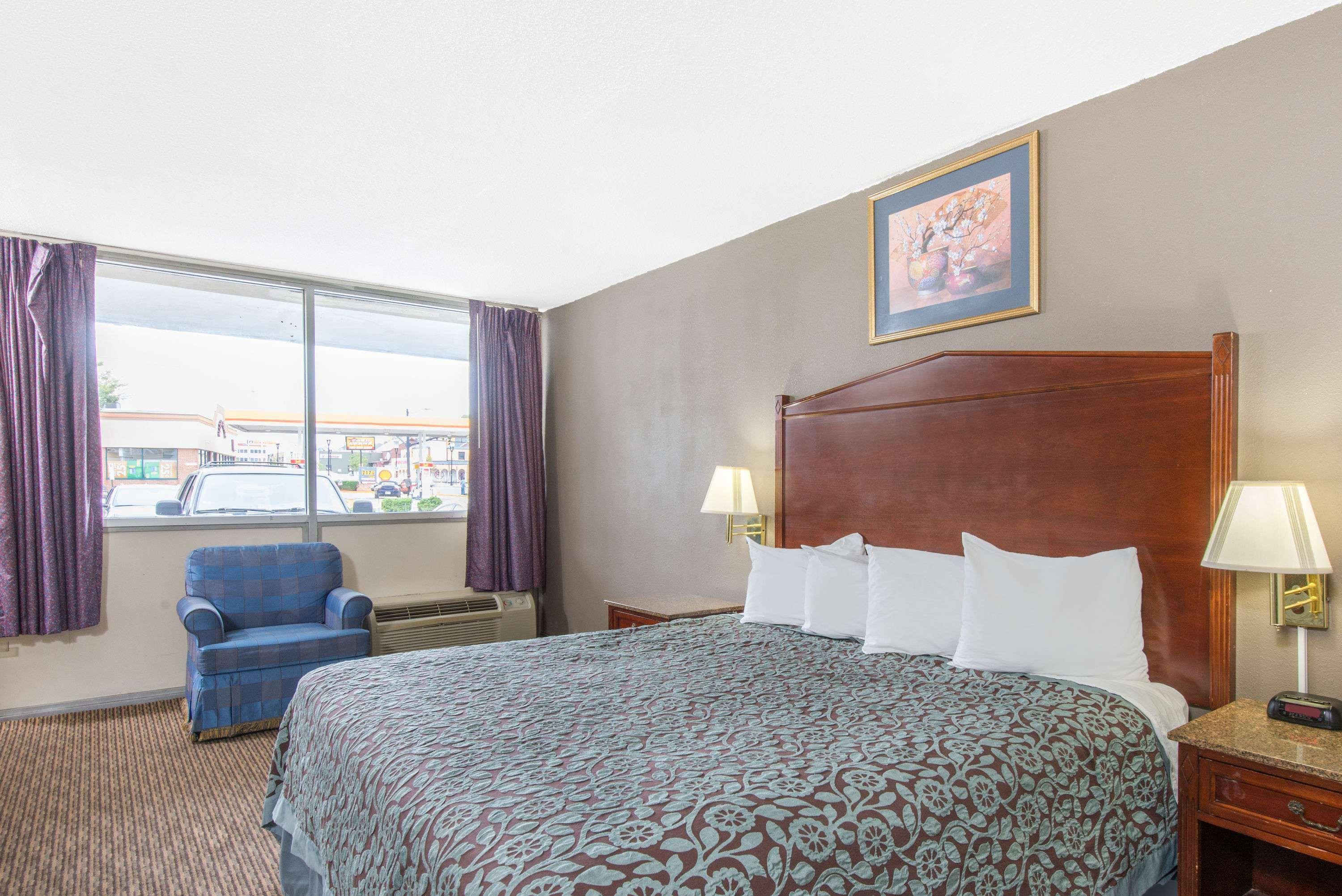 Days Inn by Wyndham Arlington Pentagon