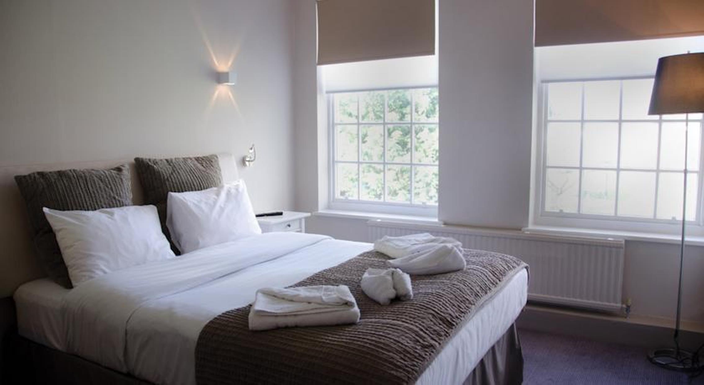 Monkey Island Estate by null