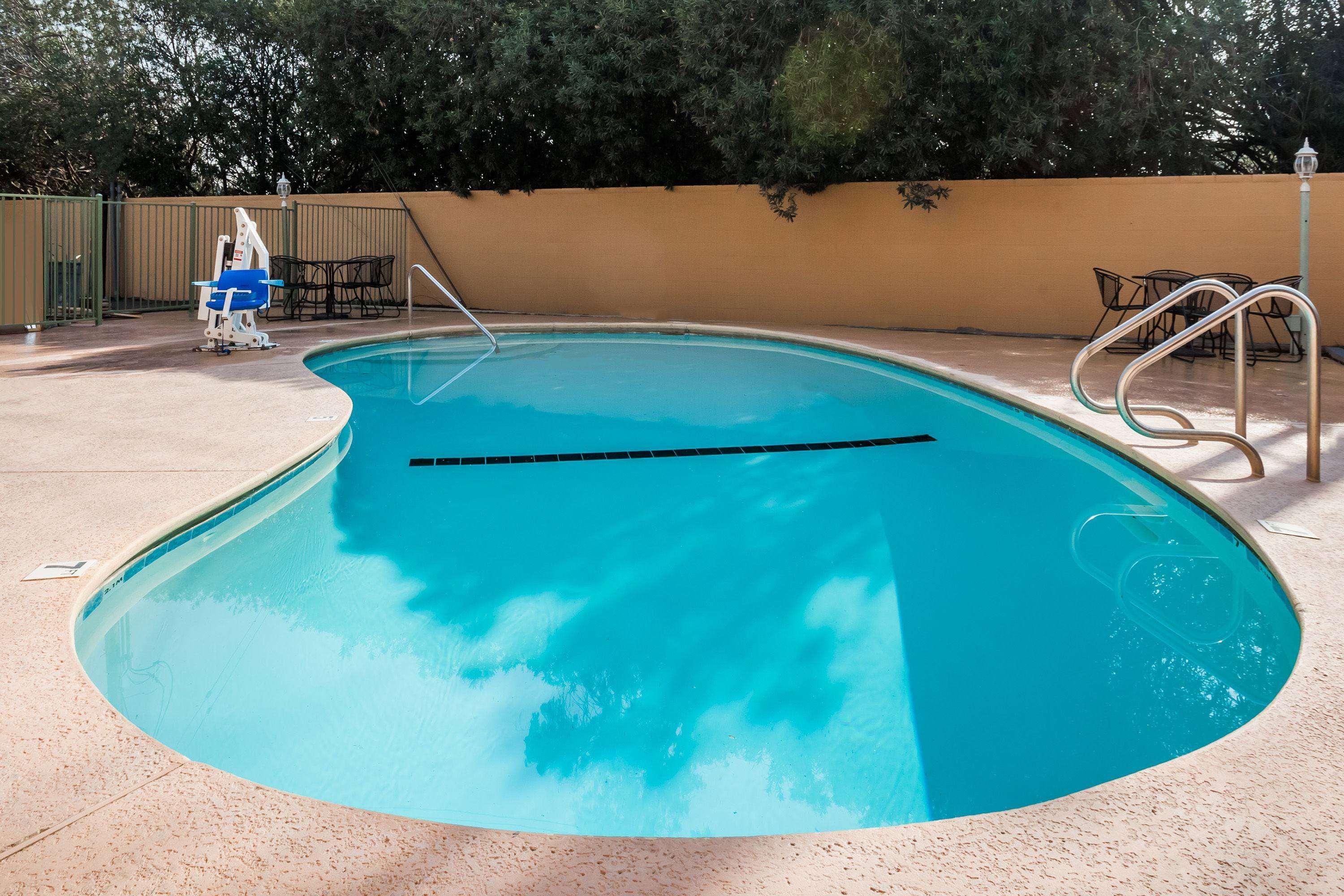 Super 8 By Wyndham Visalia