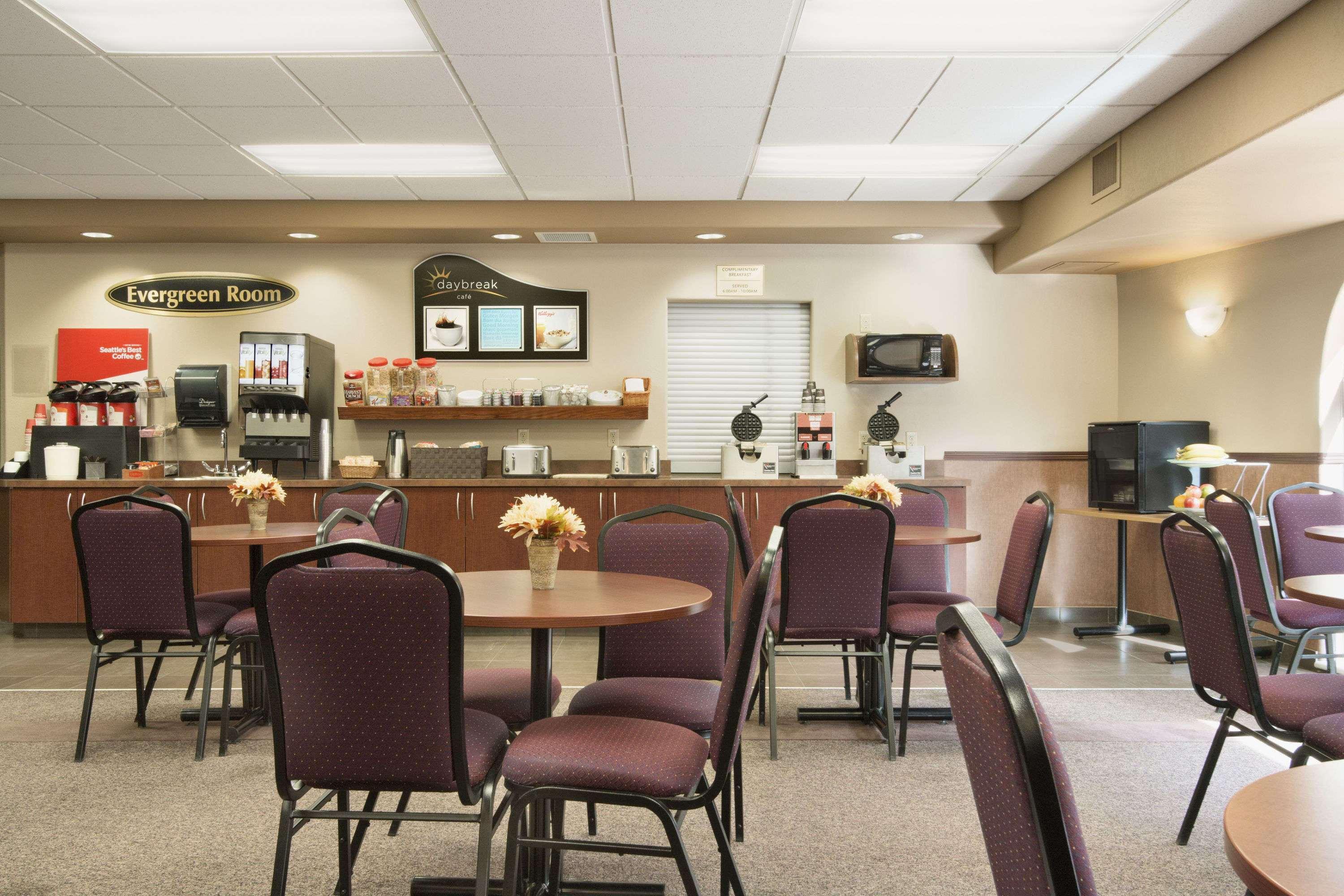 Days Inn by Wyndham Thunder Bay North