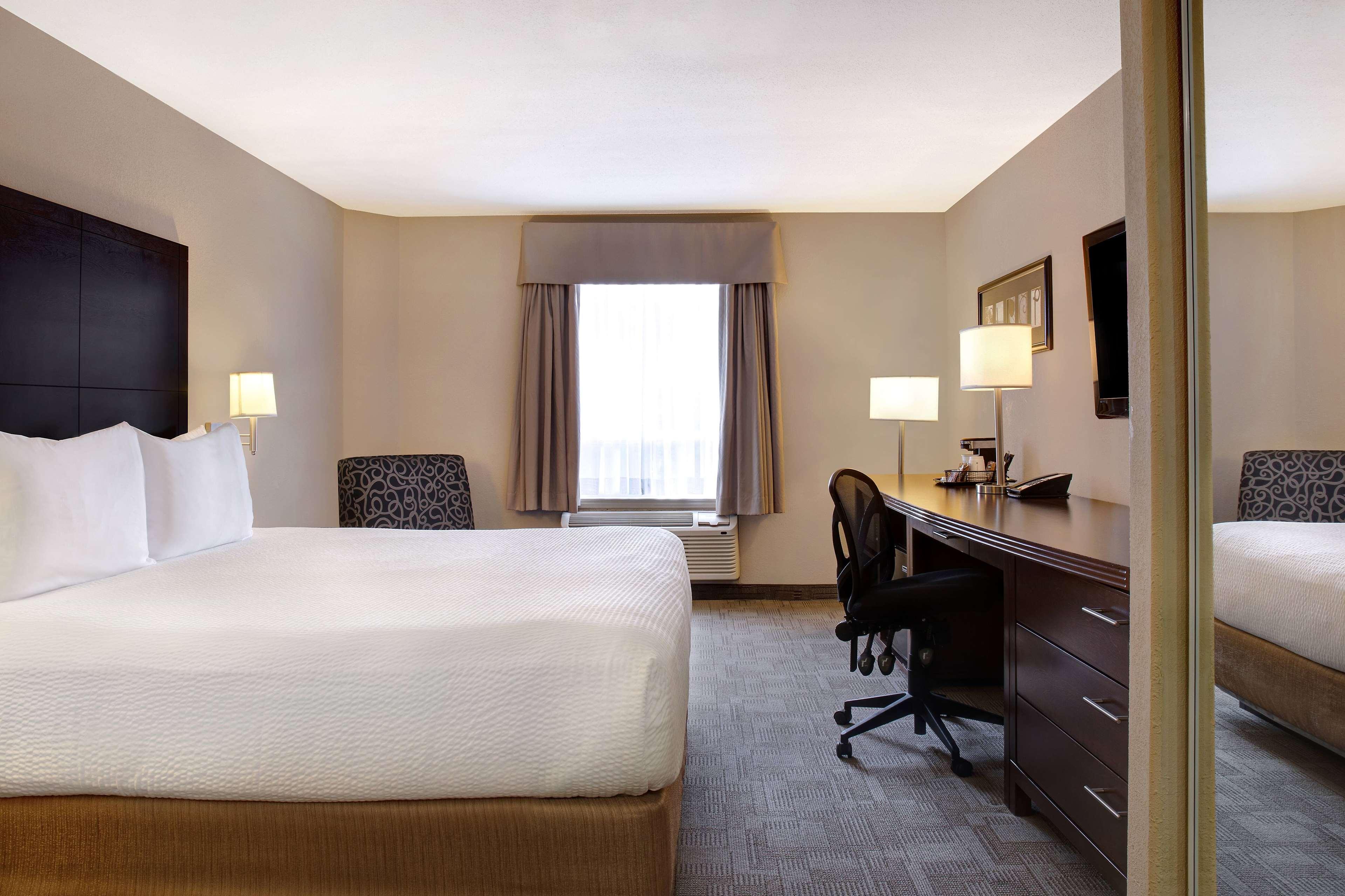 Days Inn by Wyndham Medicine Hat