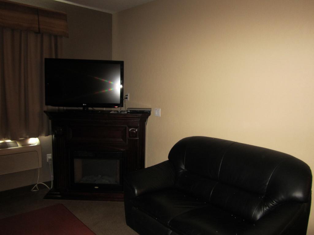 Lakeview Inn & Suites Fort Nelson