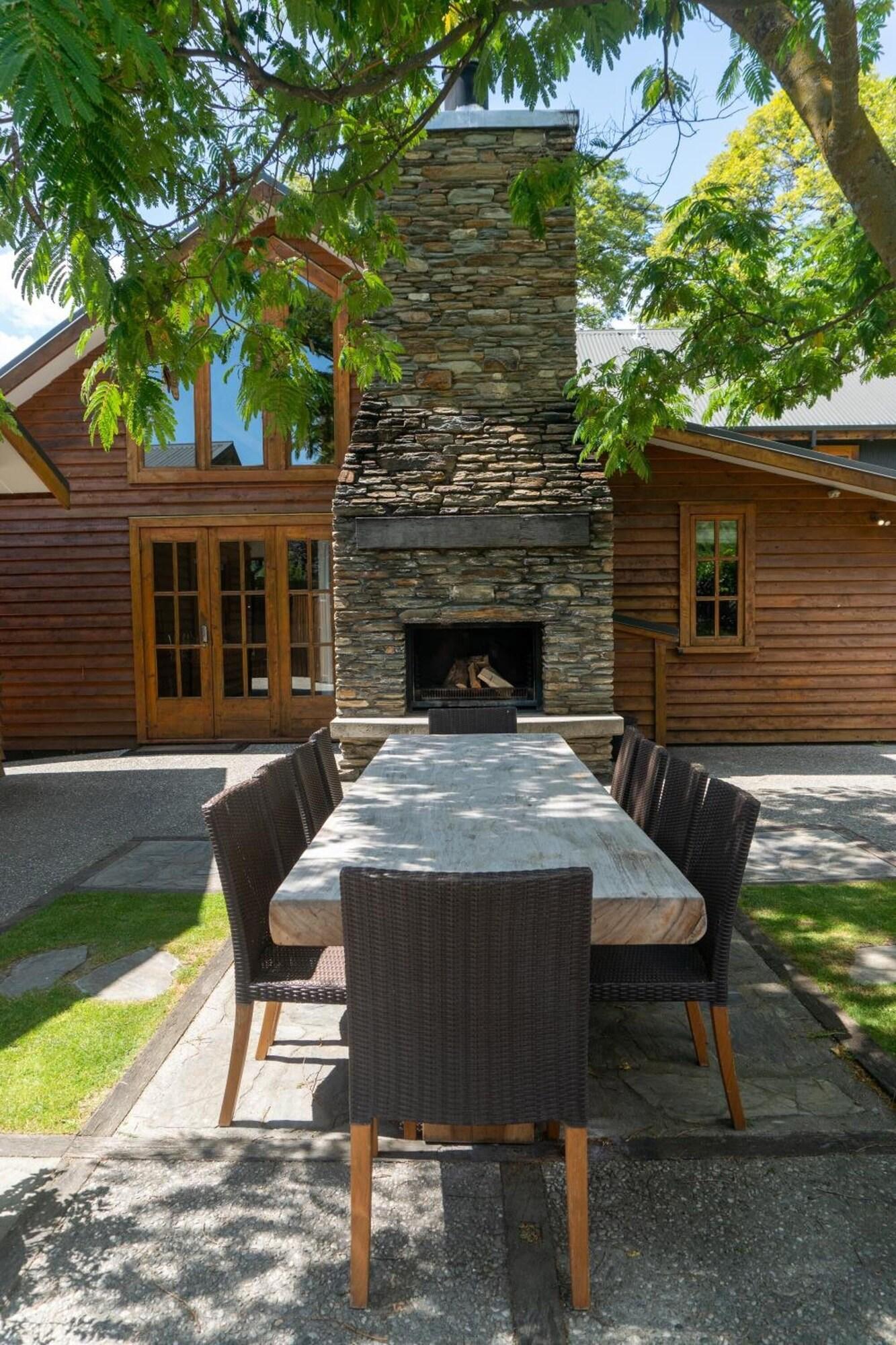 Wanaka Homestead Lodge & Cottages
