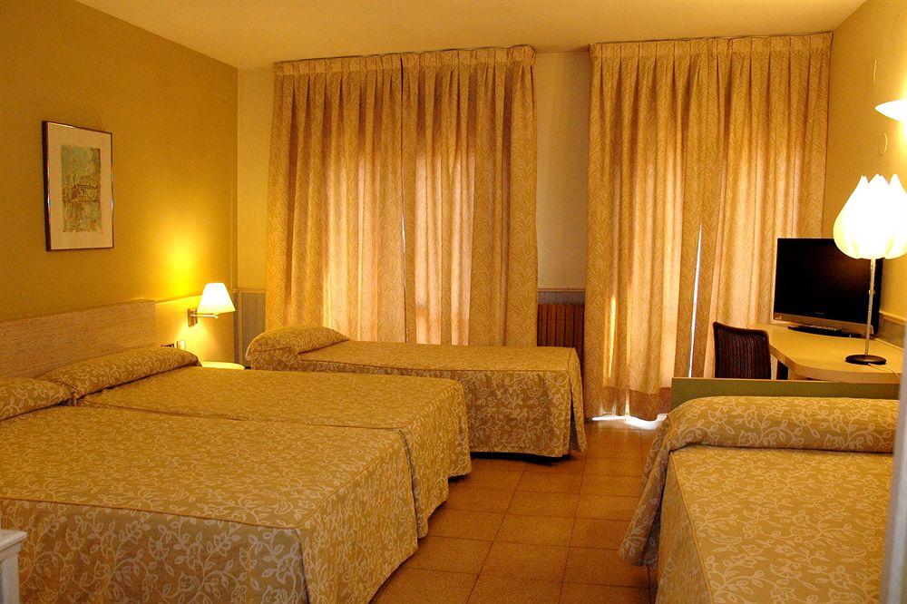 Hotel Río Arga by null