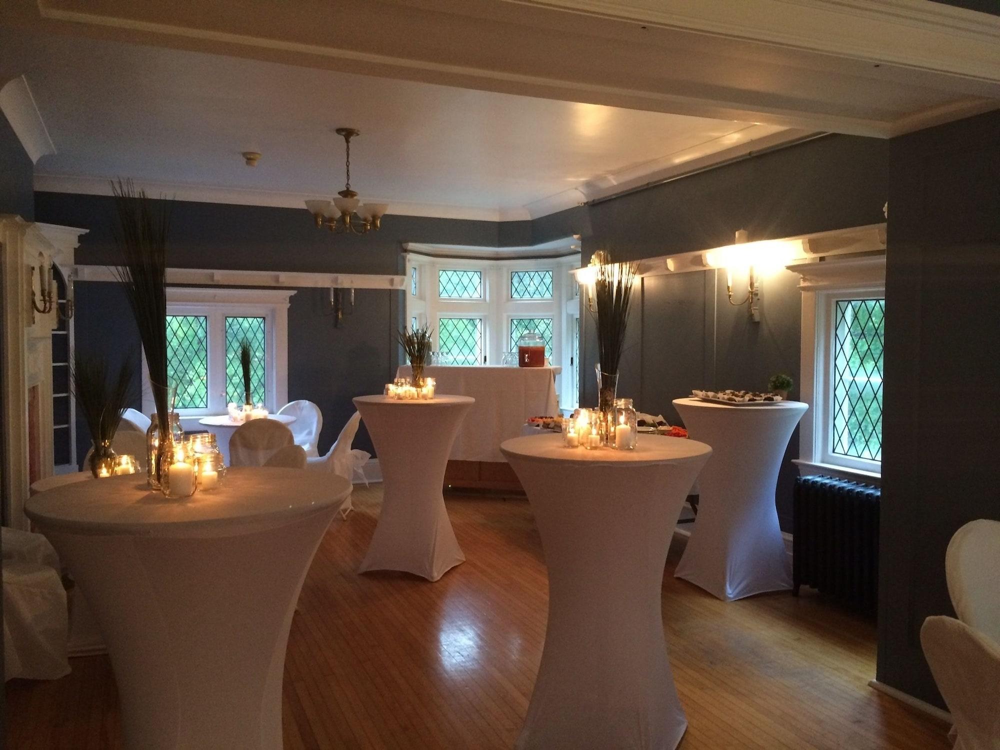 Leaside Manor Suites & Executive Apartments by null