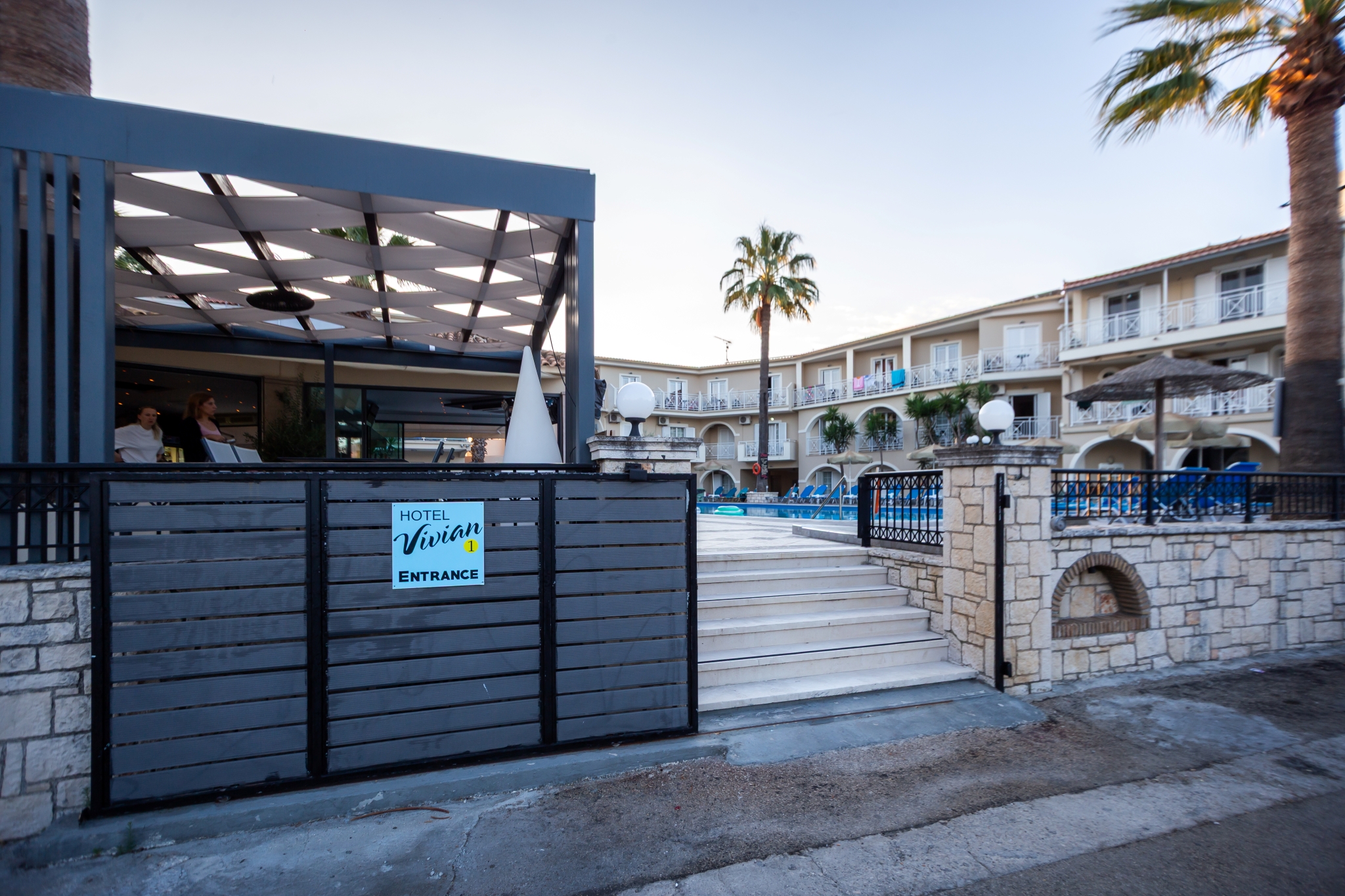 Vivian Hotel - фото