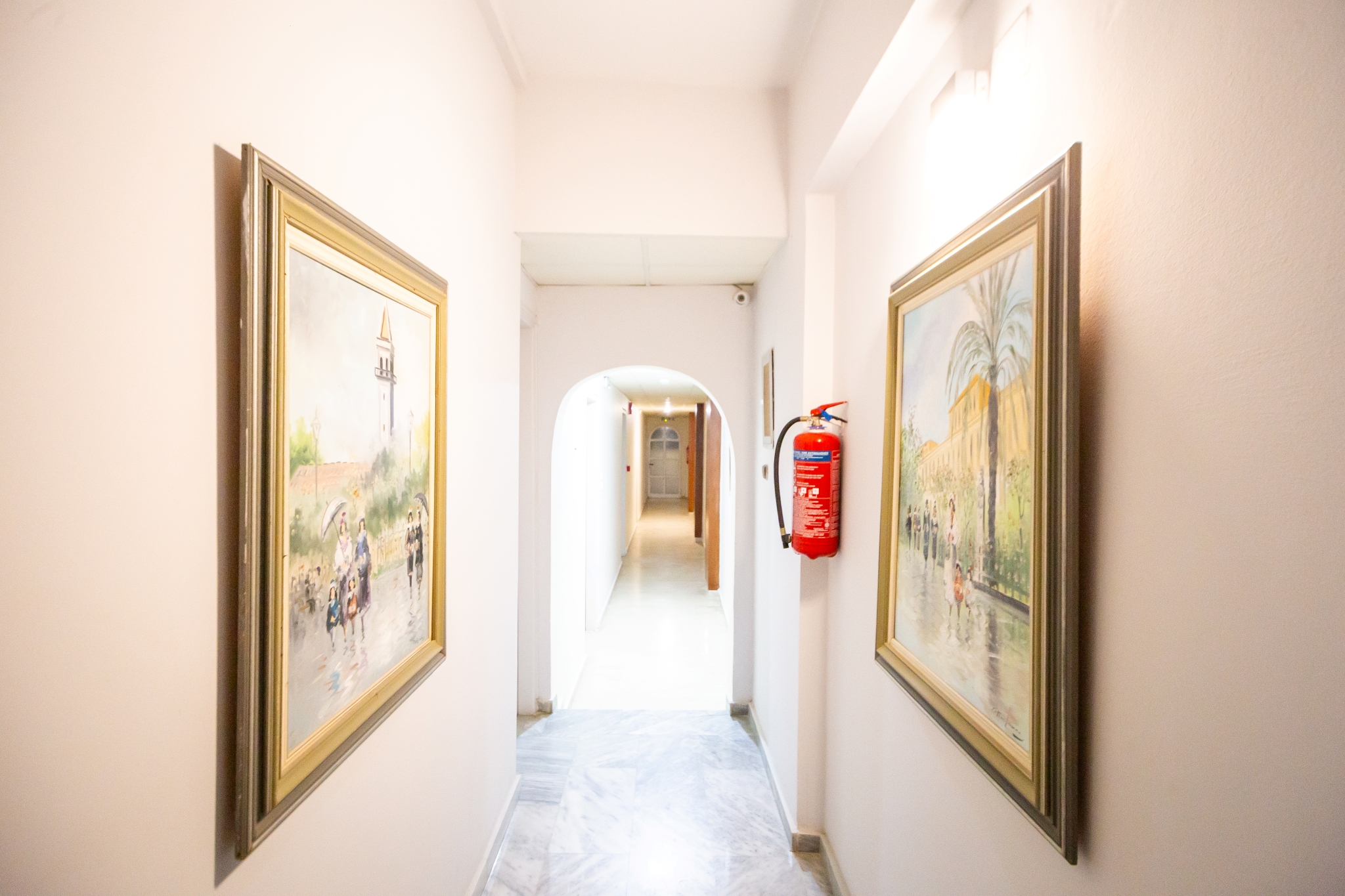 Vivian Hotel - фото