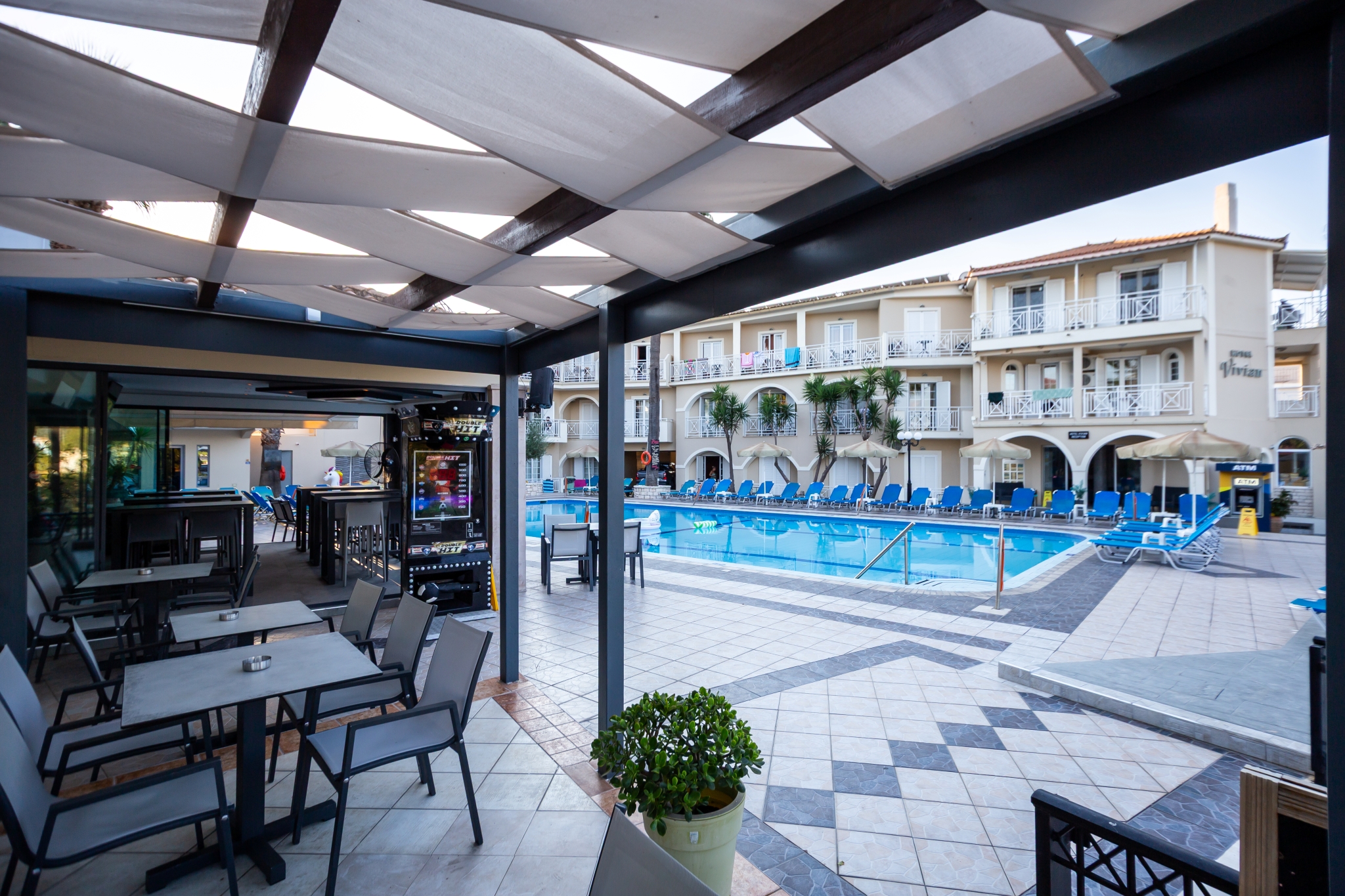 Vivian Hotel