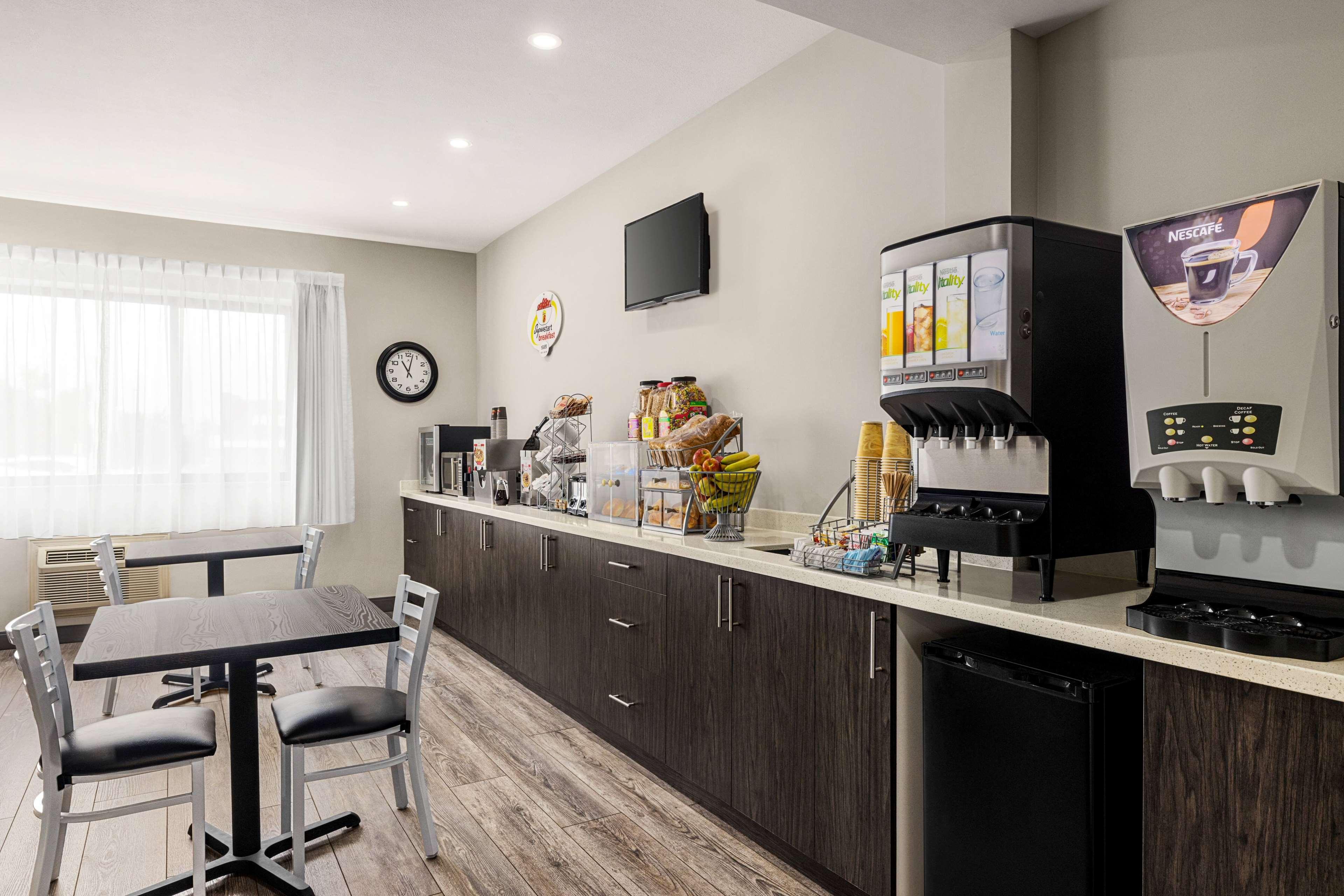 Super 8 By Wyndham Sarnia