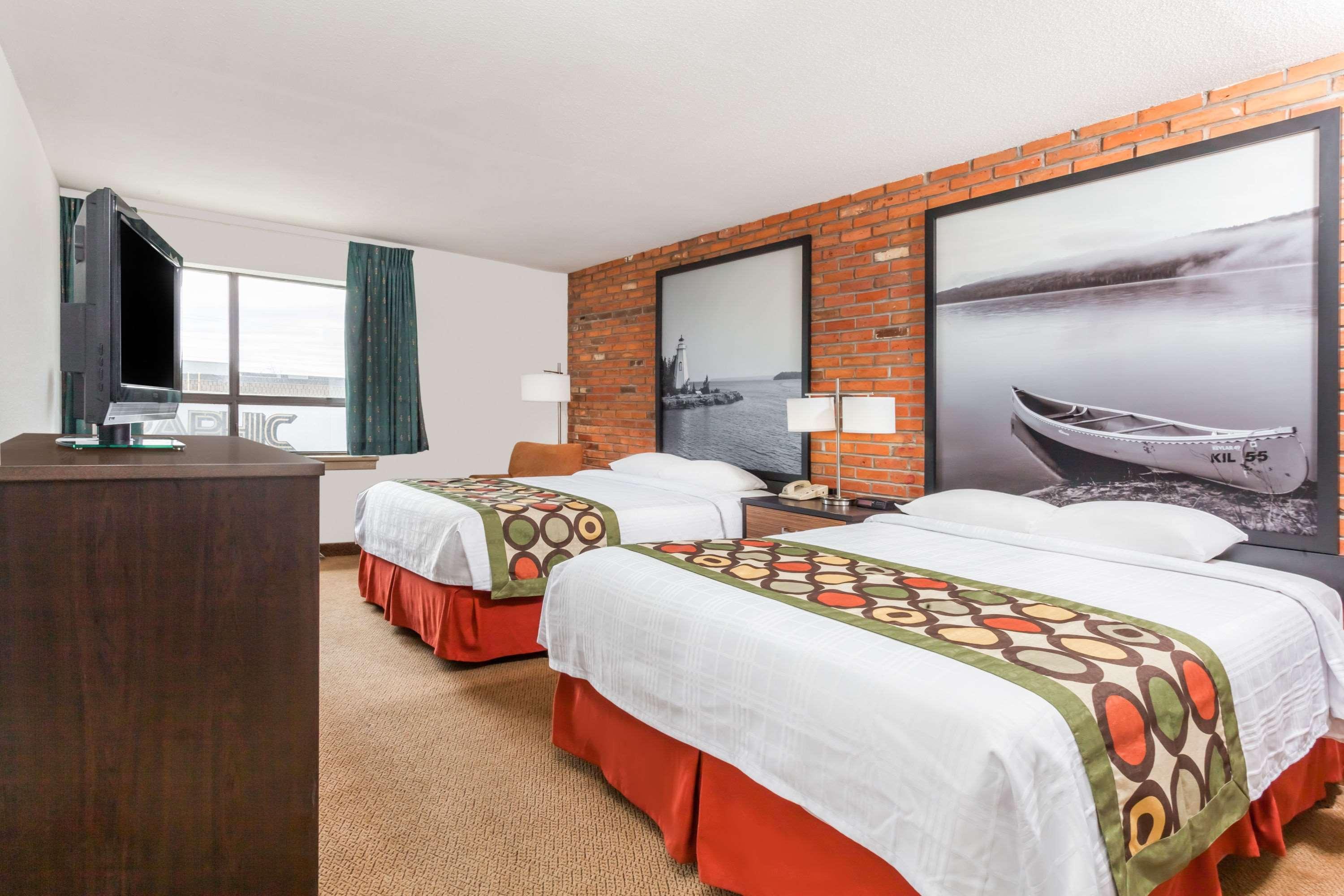 Super 8 By Wyndham Sudbury On