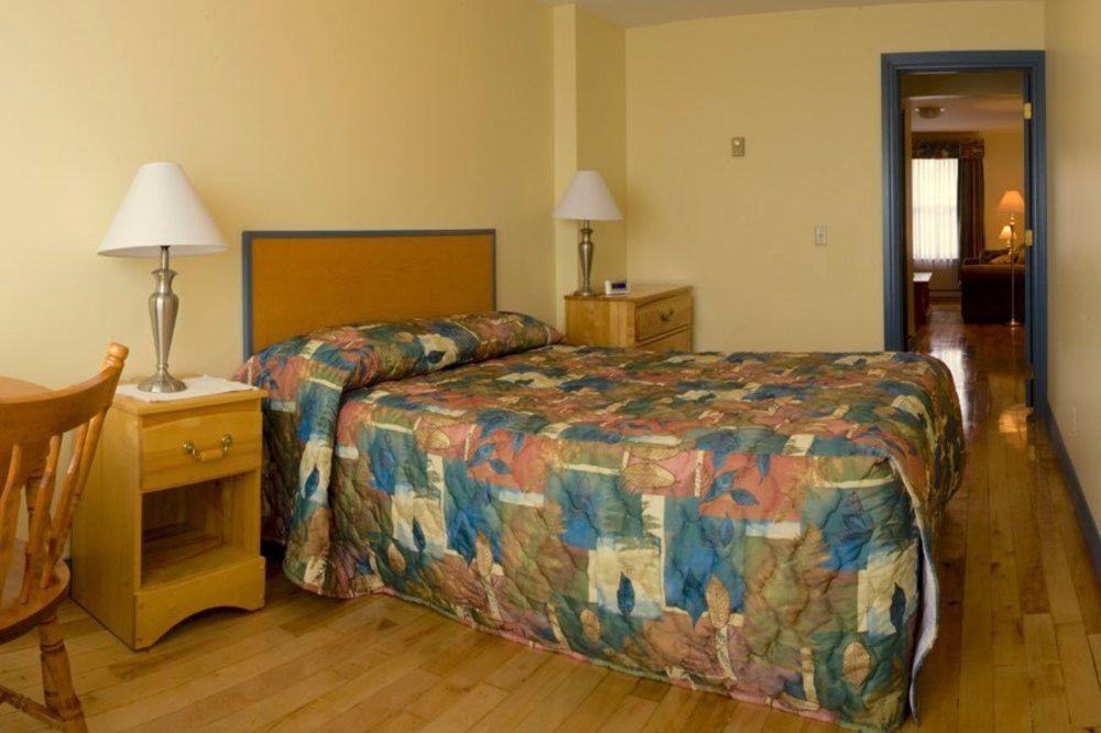 Parkland Village Inn by null