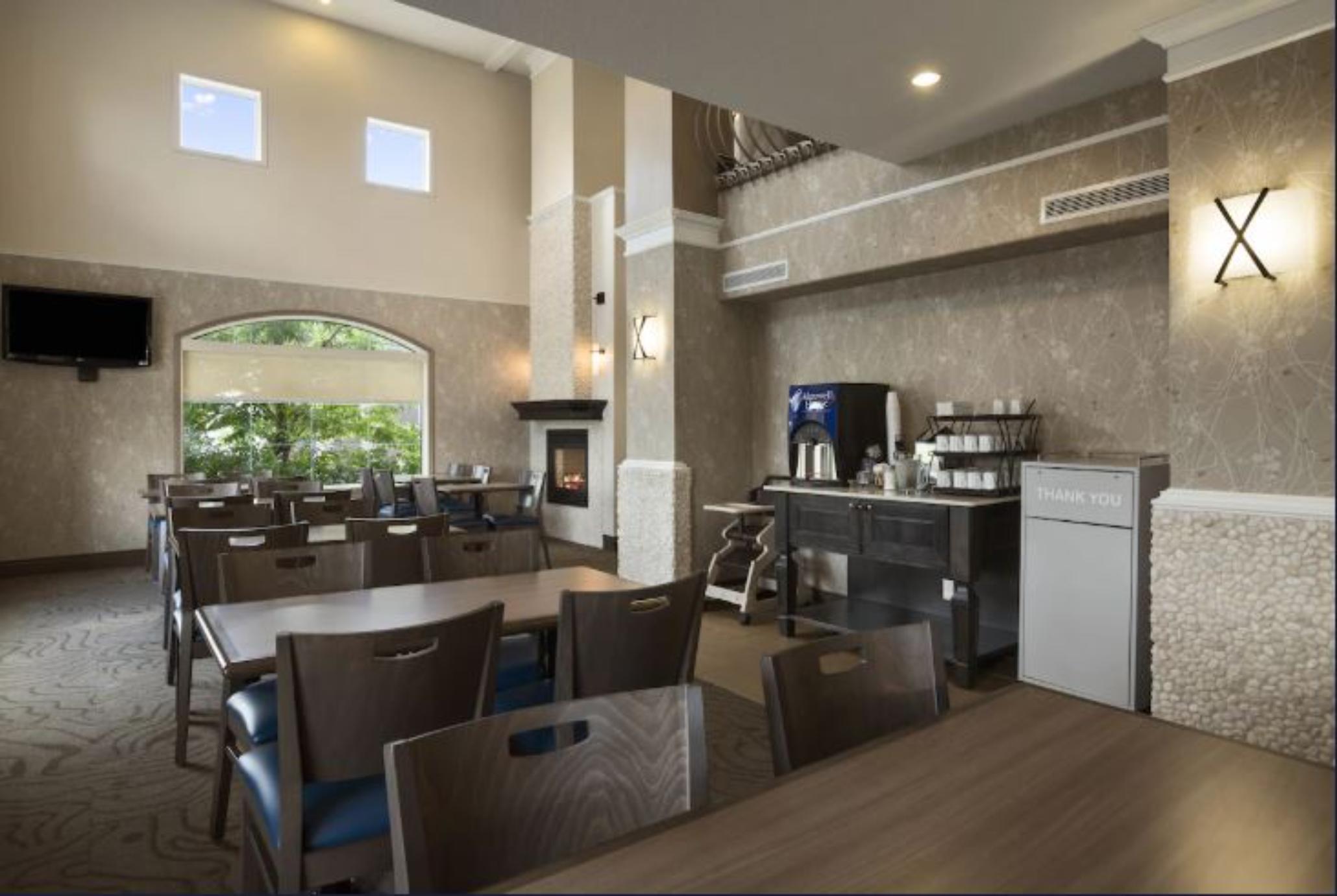 Days Inn & Suites By Wyndham Brandon
