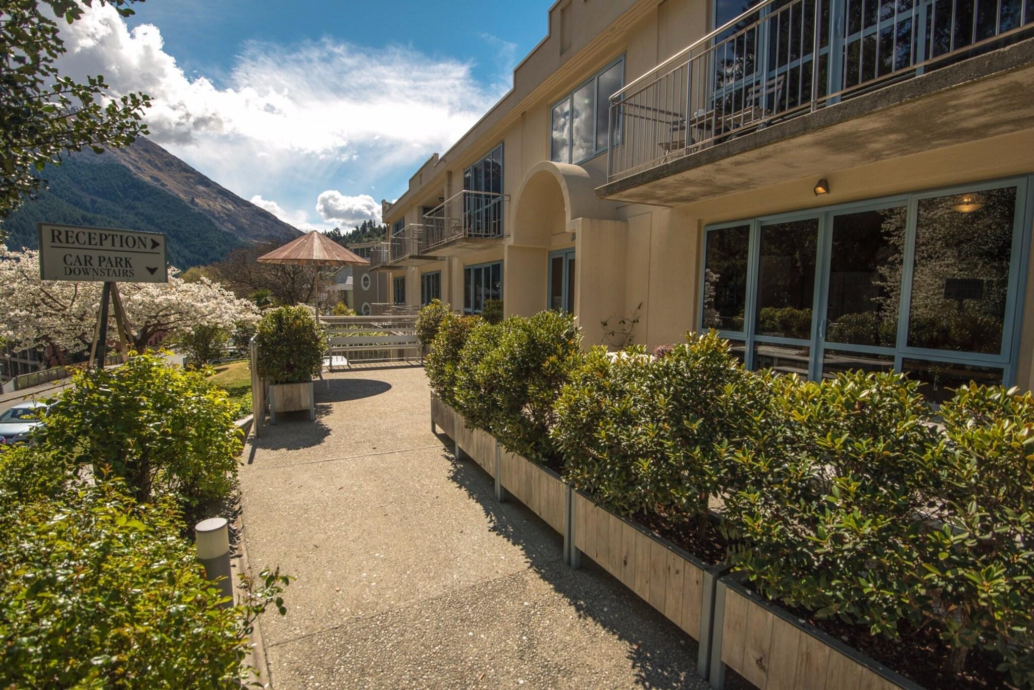 Coronation Lodge by null