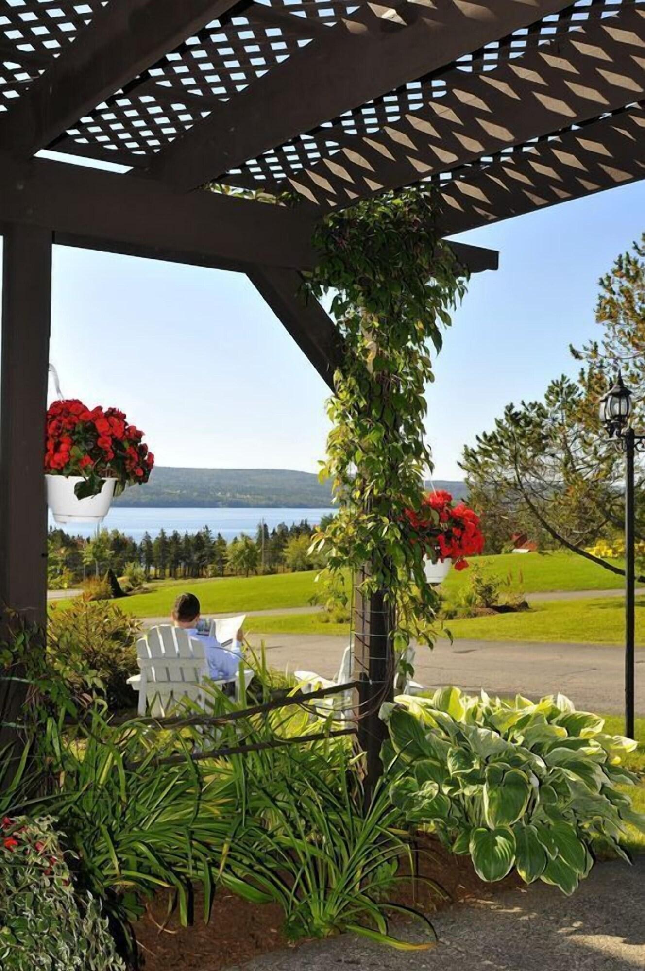 Silver Dart Lodge by null