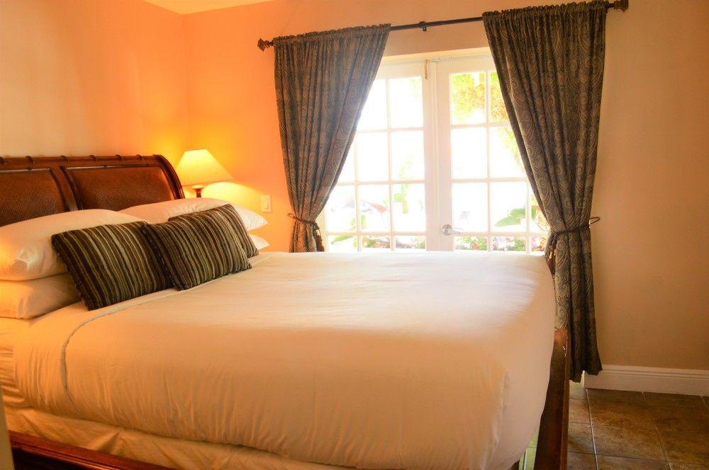 The Guesthouses at Southernmost Beach Resort – Avalon Bed and Breakfast - RECENTLY RESTORED by null