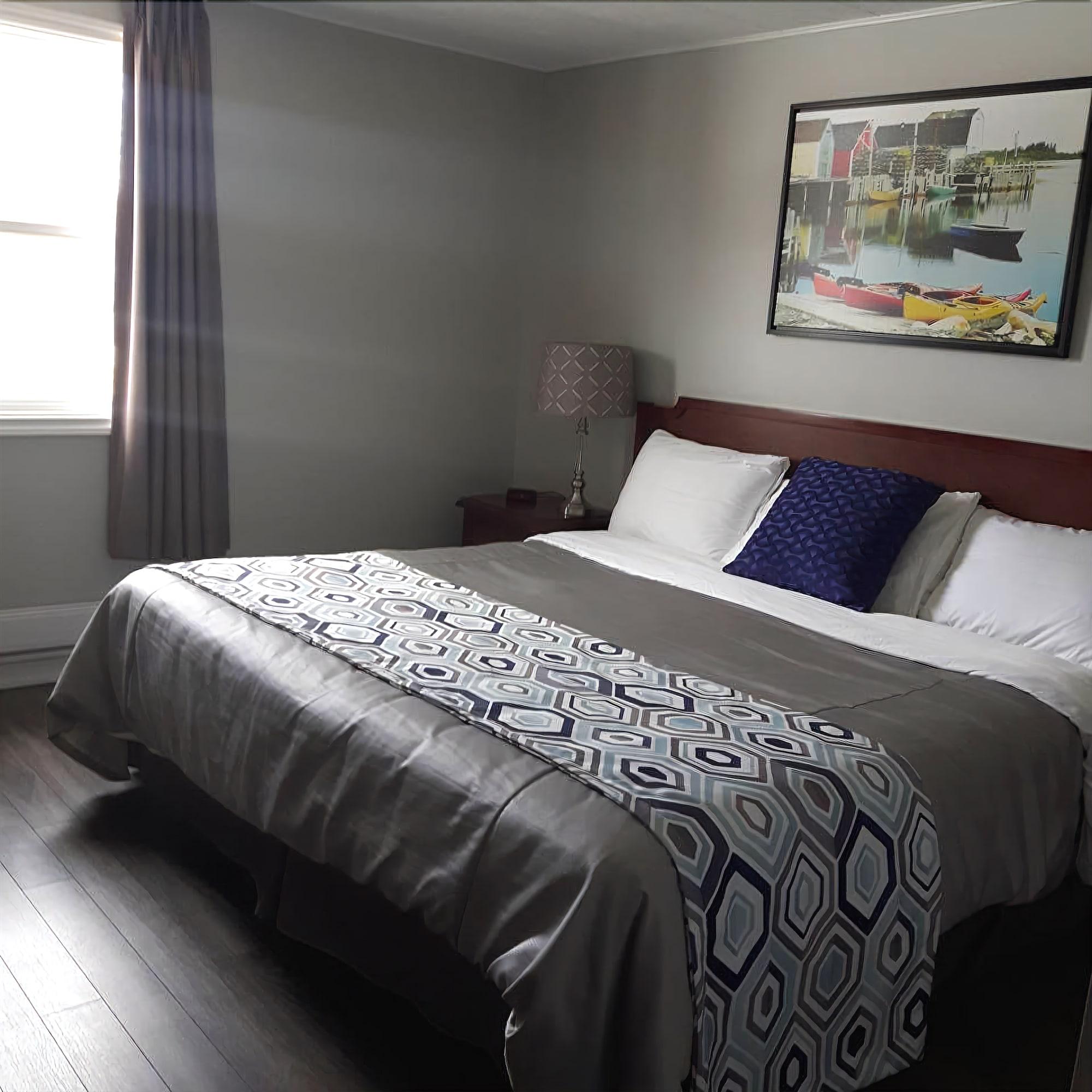 Edge of the Avalon Inn by null