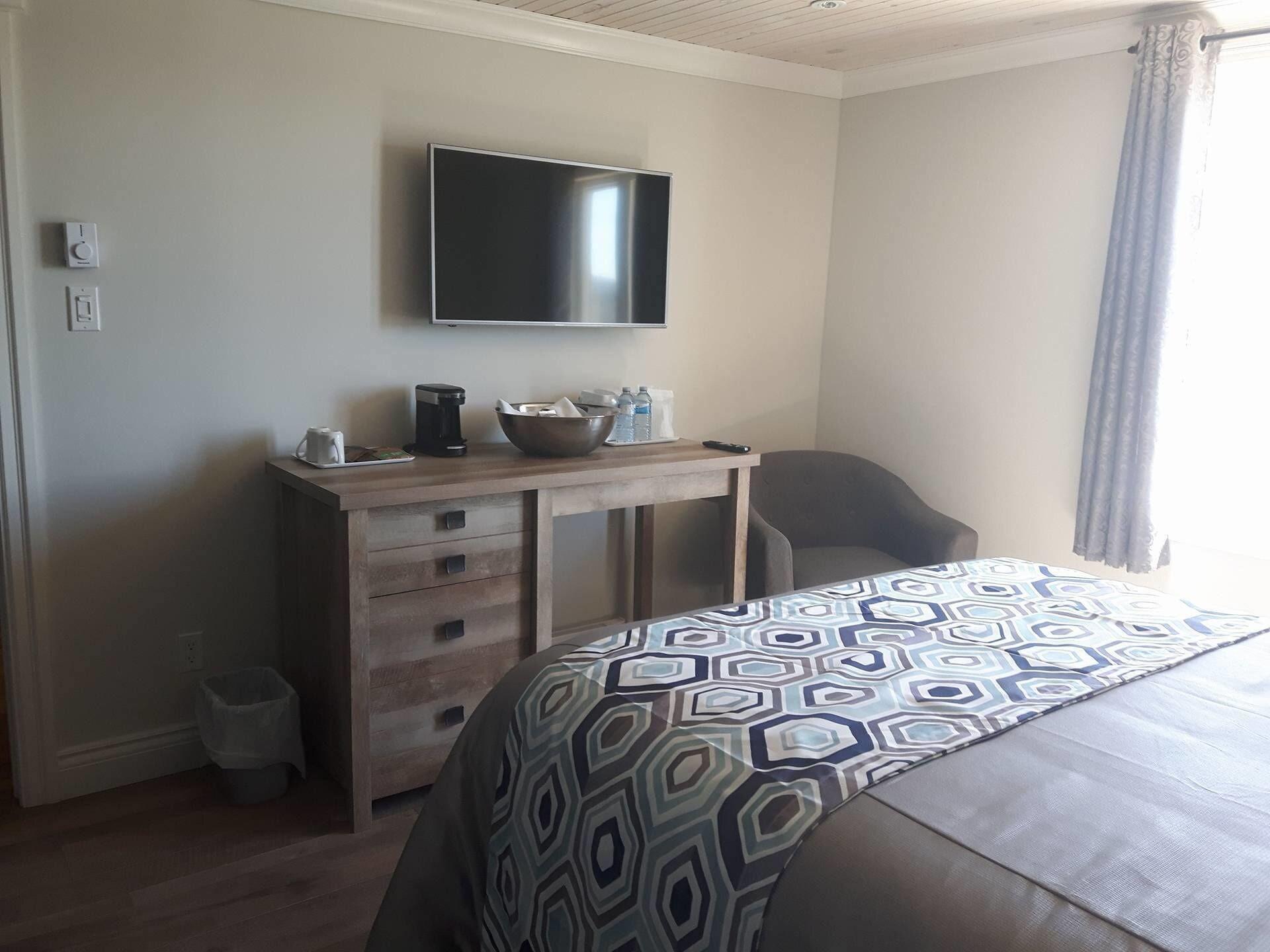 Edge of the Avalon Inn by null