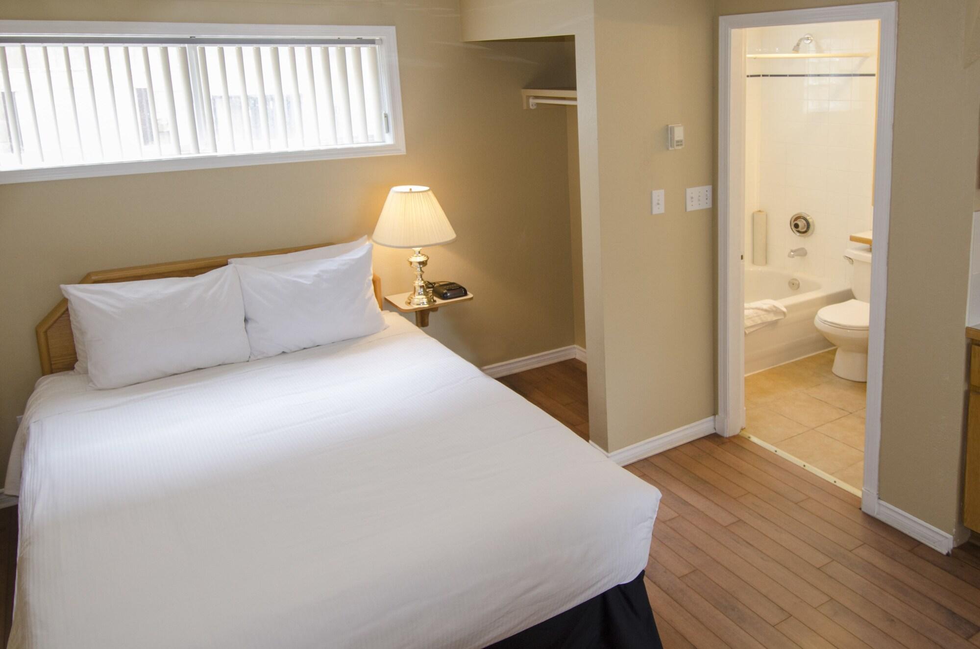 Tiki Shores Inn & Suites by null