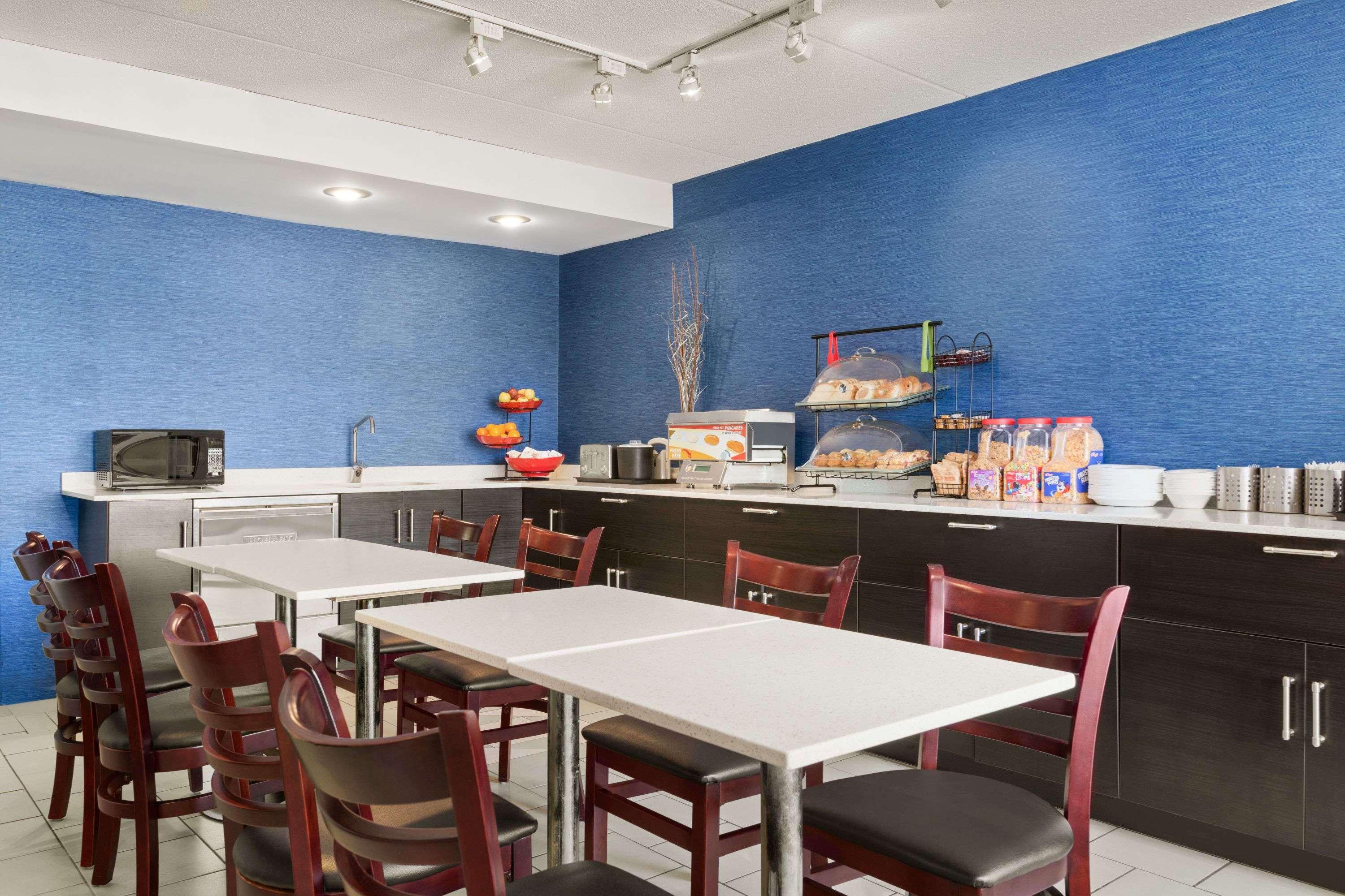 Travelodge By Wyndham Windsor