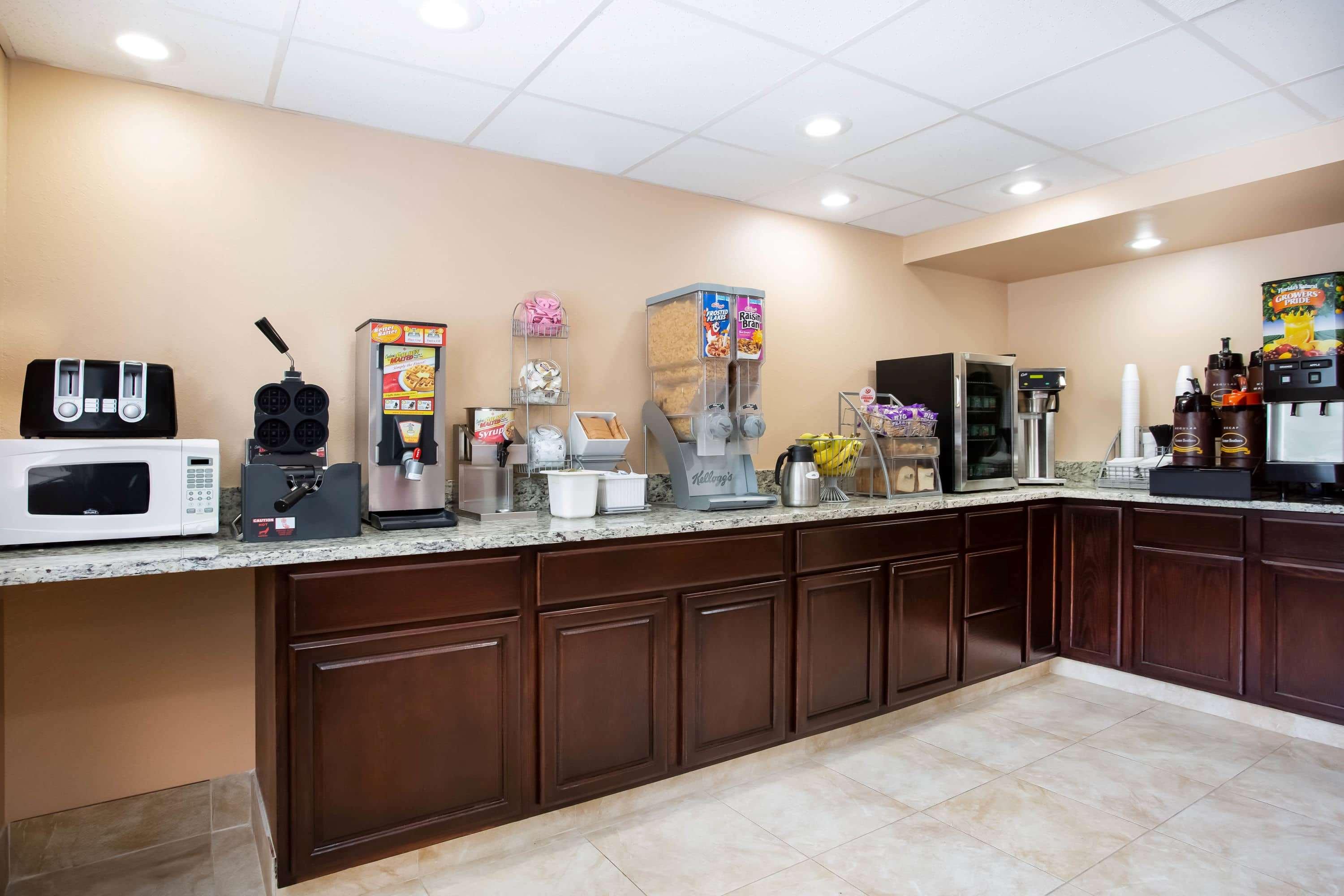 Super 8 By Wyndham Chester/Richmond Area