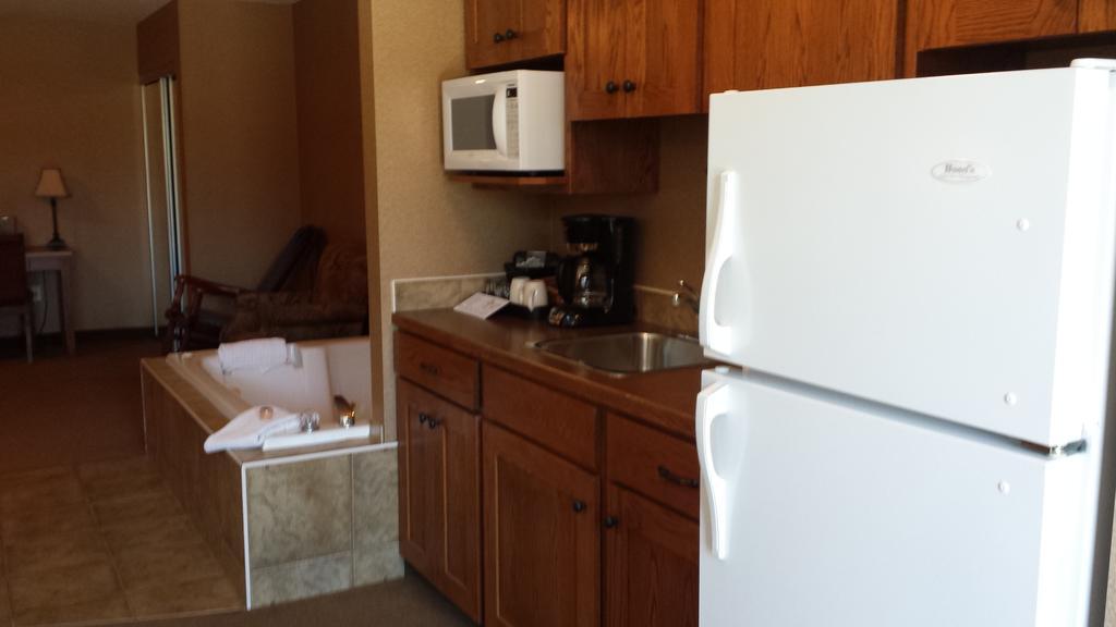 Elkwater Lake Lodge & Resort by null