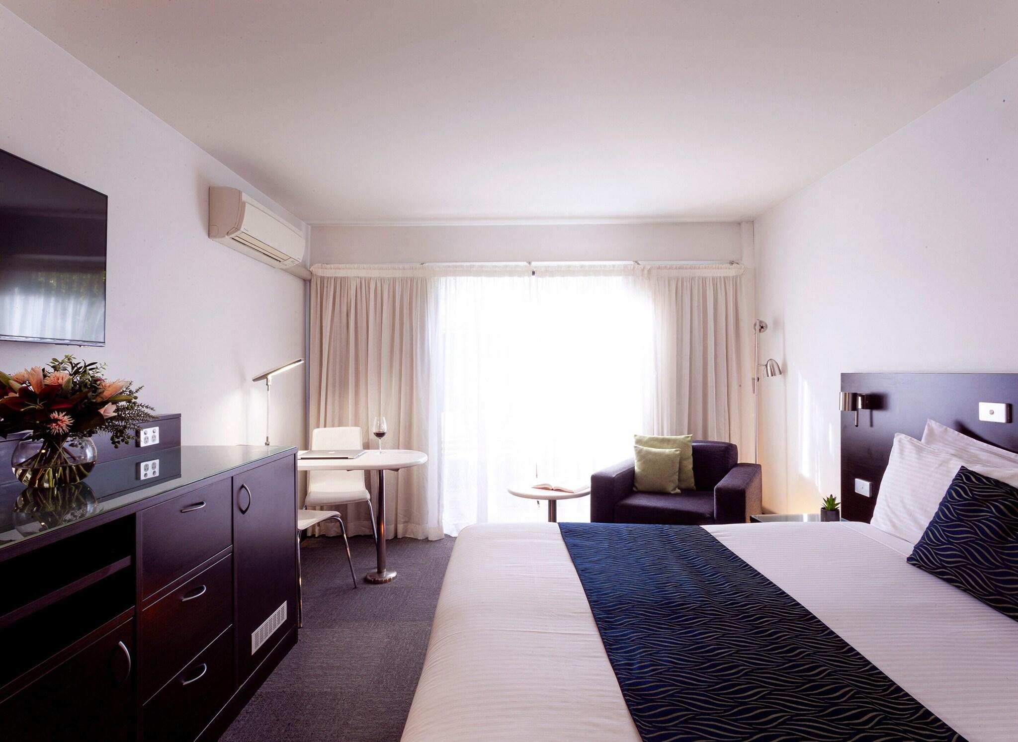 Station Motel by null