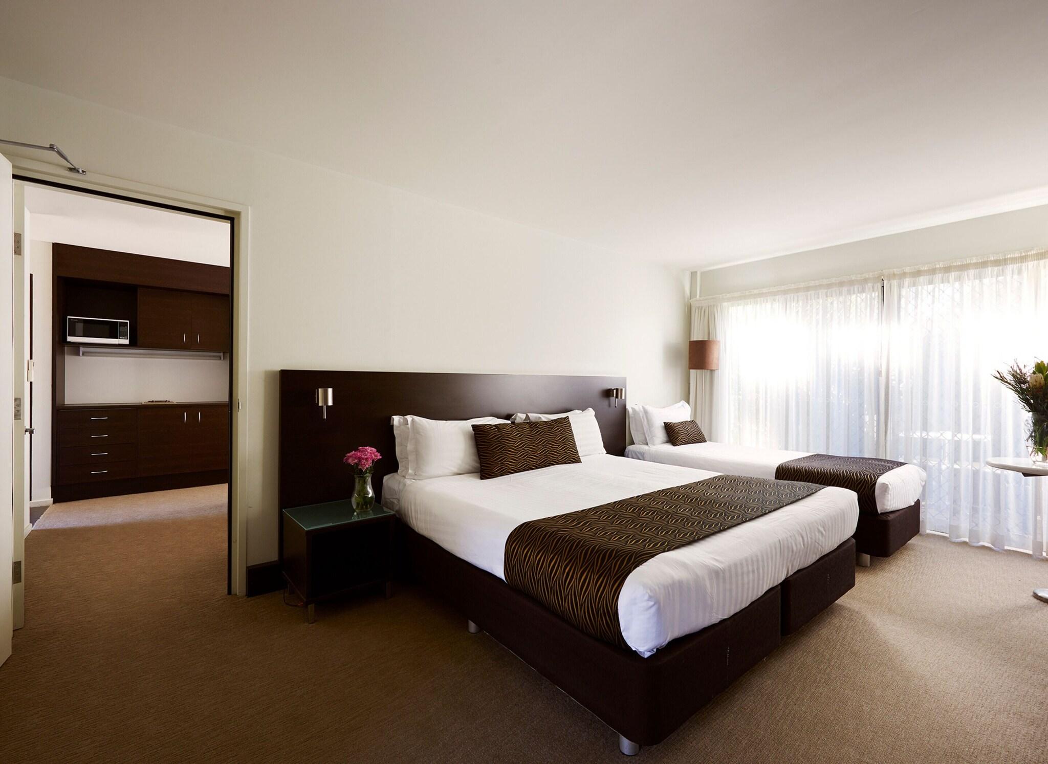 Station Motel by null