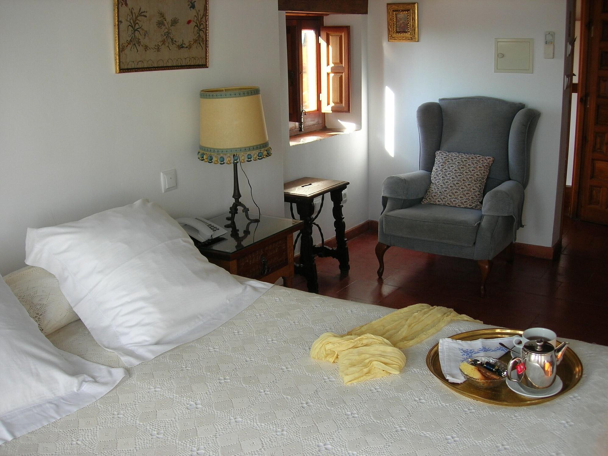 Hotel "Santa Isabel la Real" by null