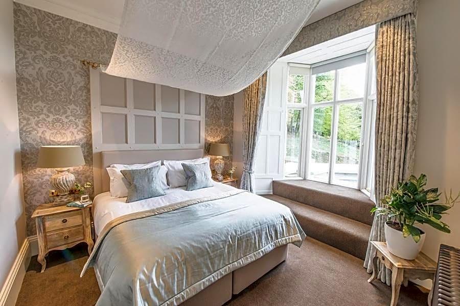 Forest Side Hotel