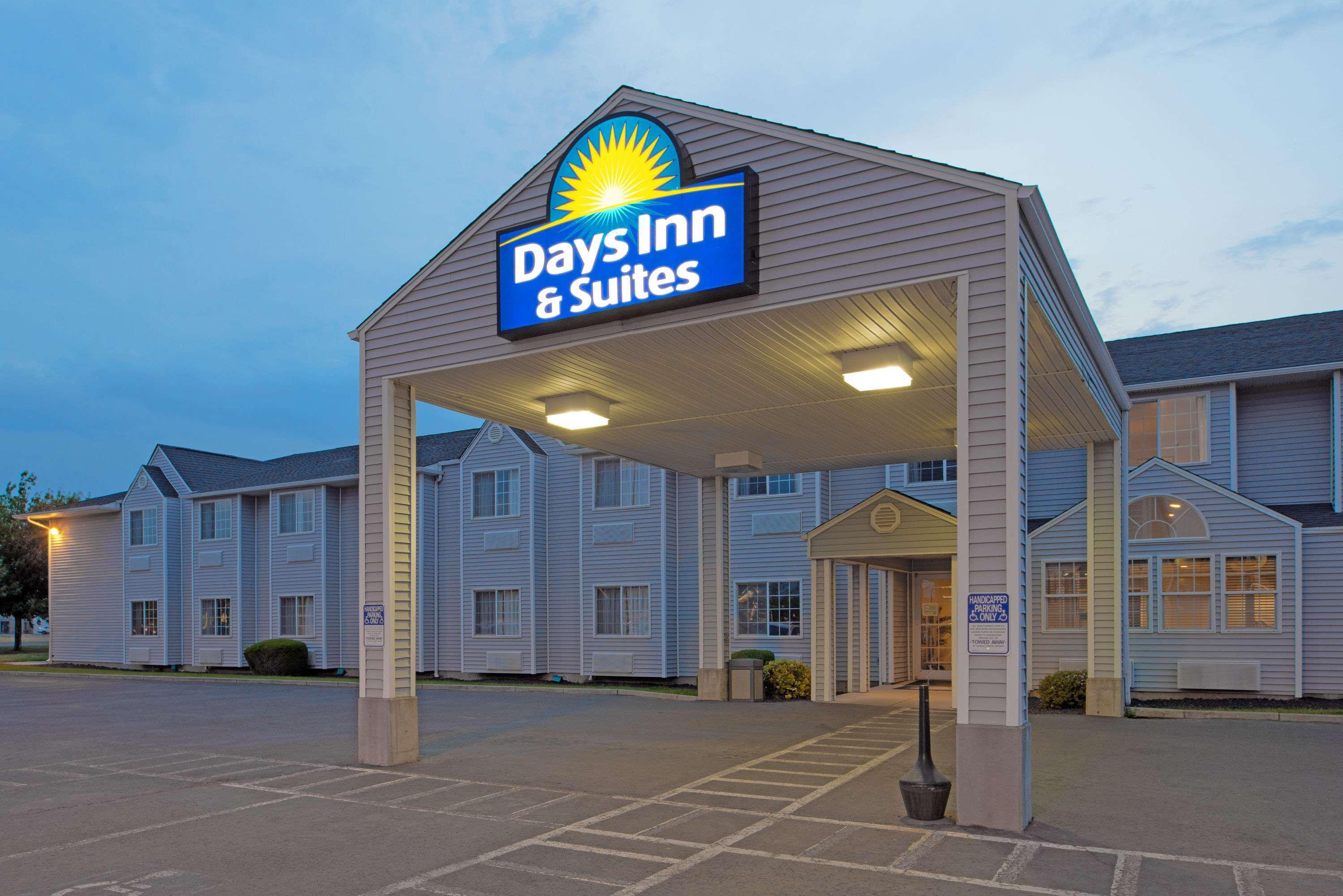 Days Inn & Suites by Wyndham Spokane Airport Airway Heights image