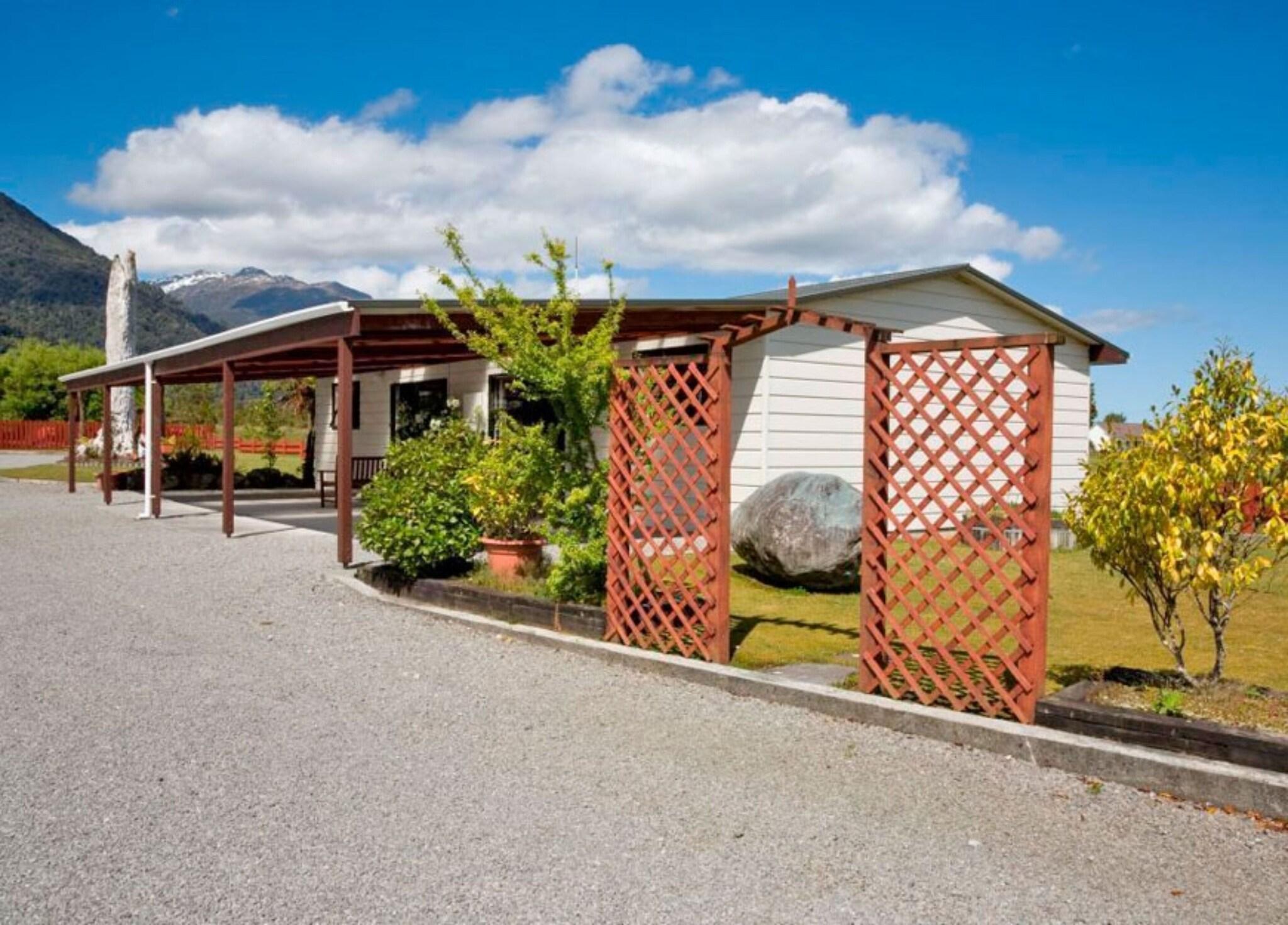 Lake Matheson Motel by null