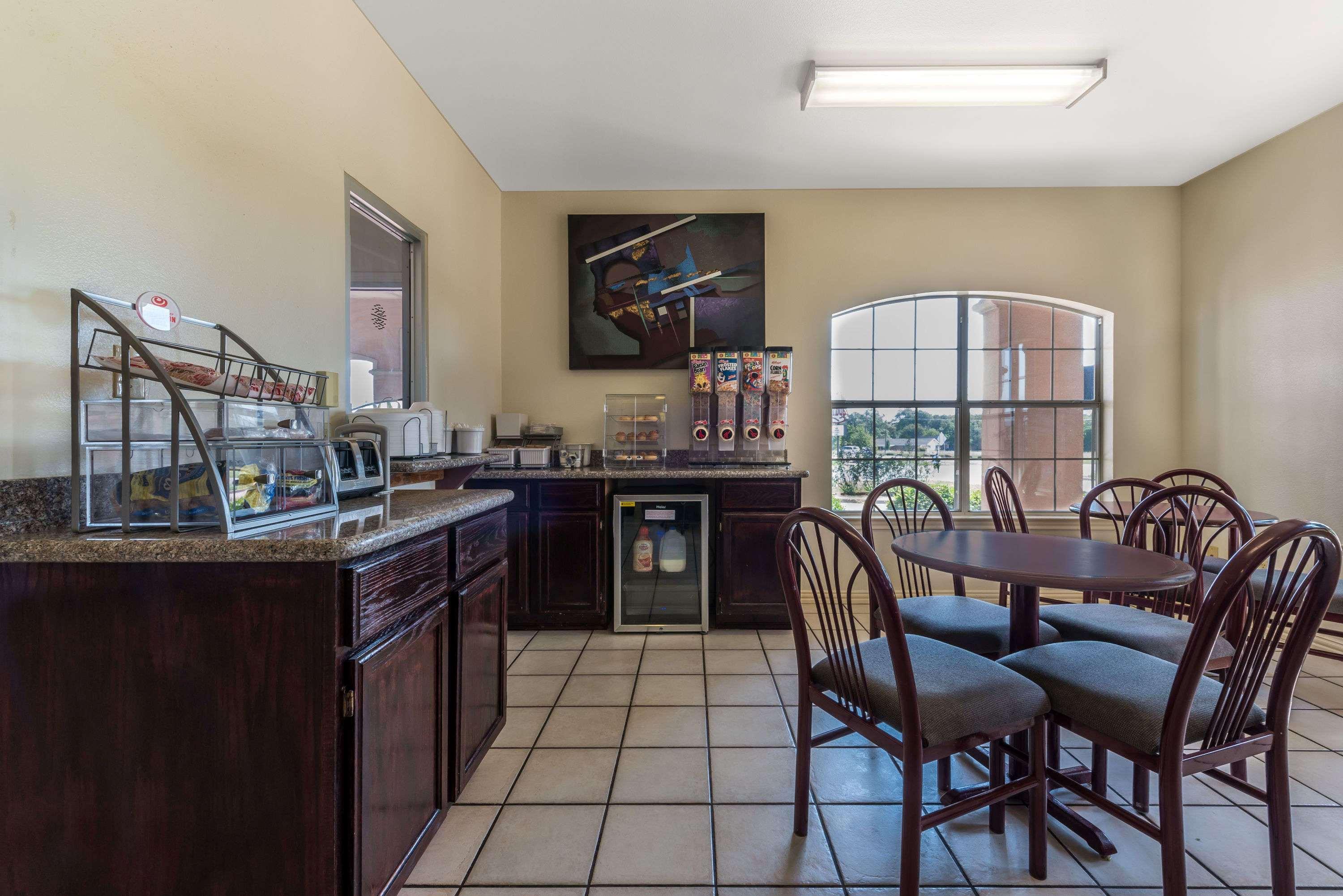 Super 8 By Wyndham Greenville