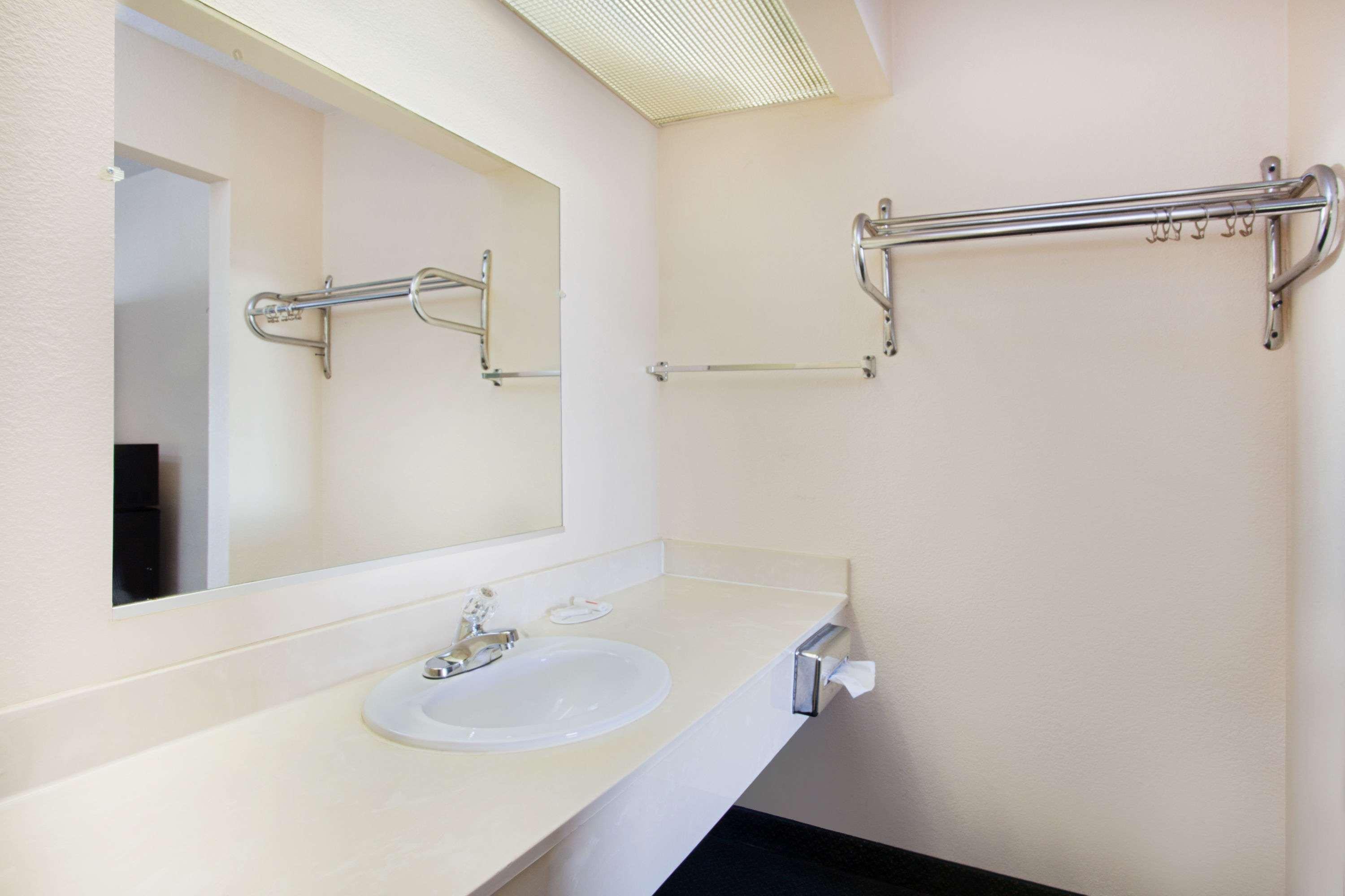 Days Inn by Wyndham Greeneville